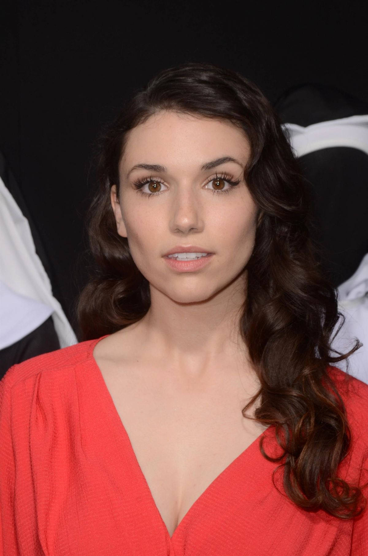 Grace Fulton, dark wavy hair, brown eyes, HD Phone Wallpaper
