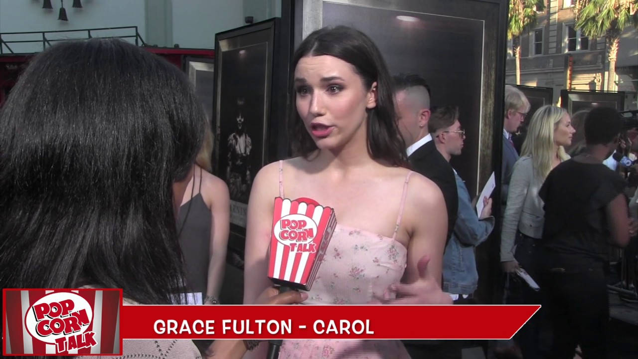 Grace Fulton, floral dress, popcorn-themed mic, HD Desktop Wallpaper