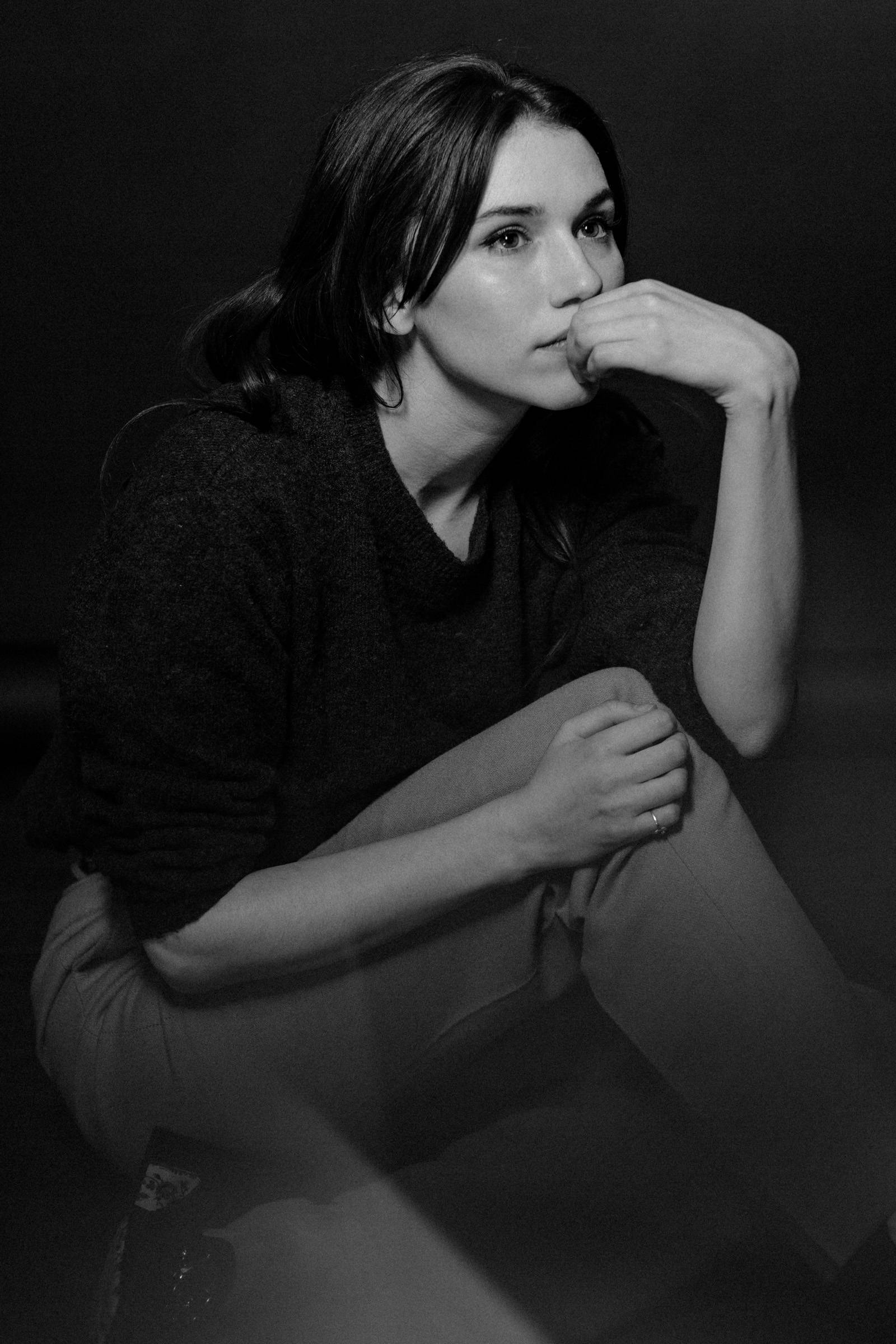Grace Fulton, black and white, contemplative woman, Full HD Phone Wallpaper