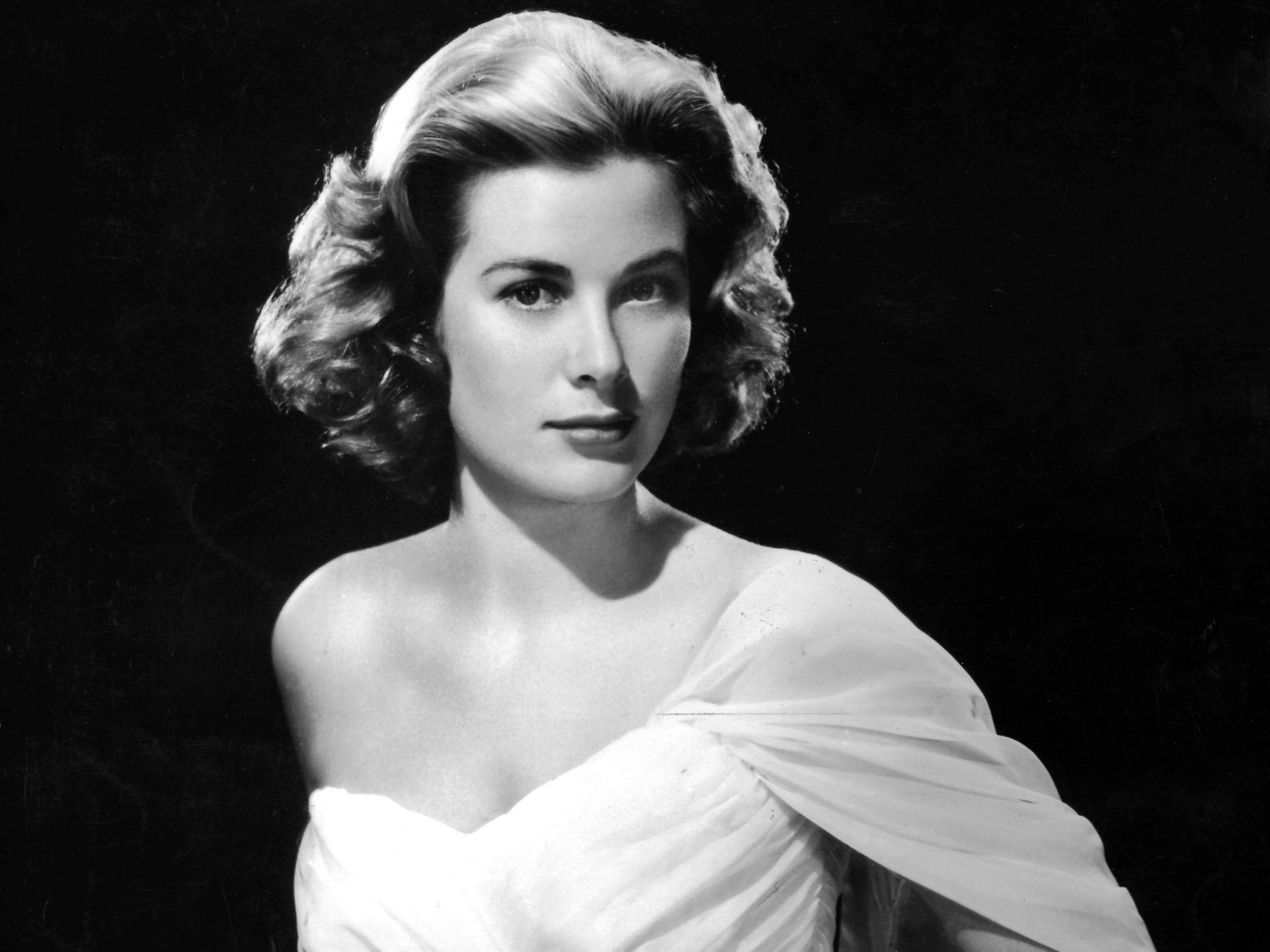 Grace Kelly, black and white portrait, elegant curled hair, 2K Desktop Wallpaper