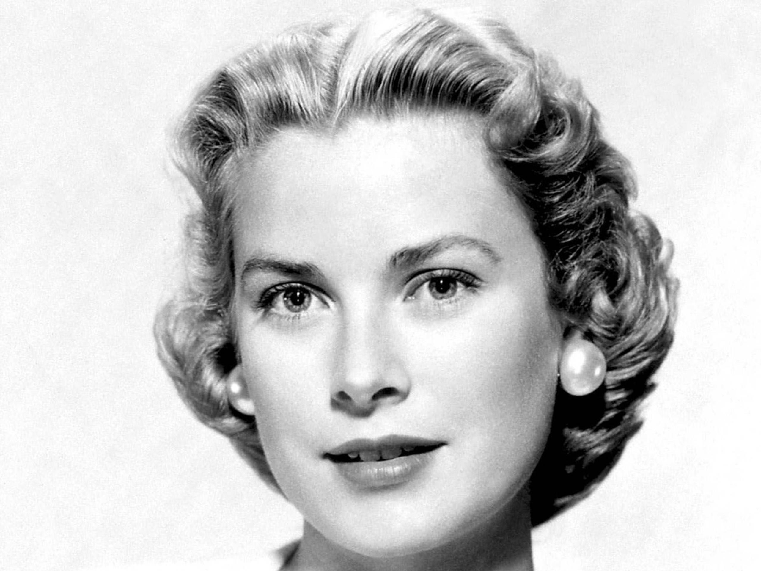 Grace Kelly, black and white portrait, elegant curled hair, 2K Desktop Wallpaper