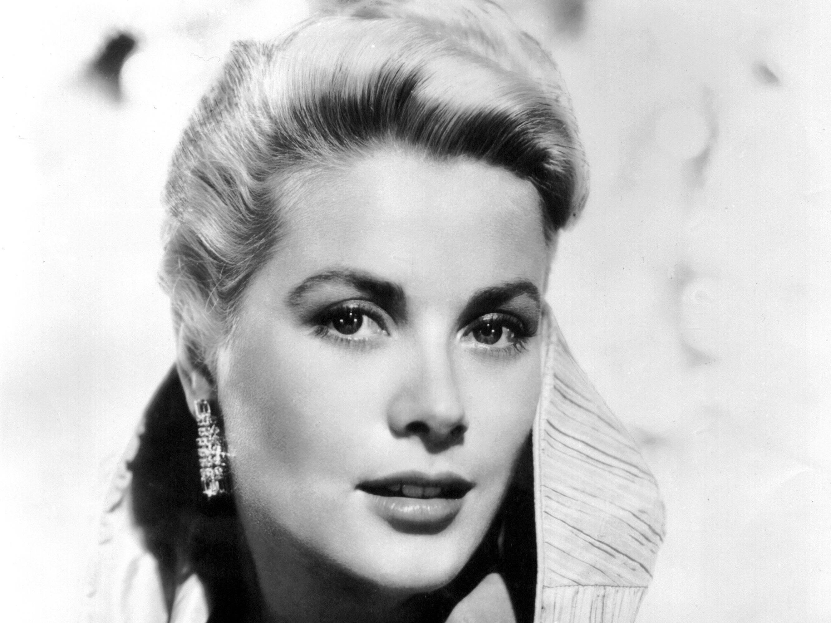 Grace Kelly, black and white portrait, styled hair, 2K Desktop Wallpaper