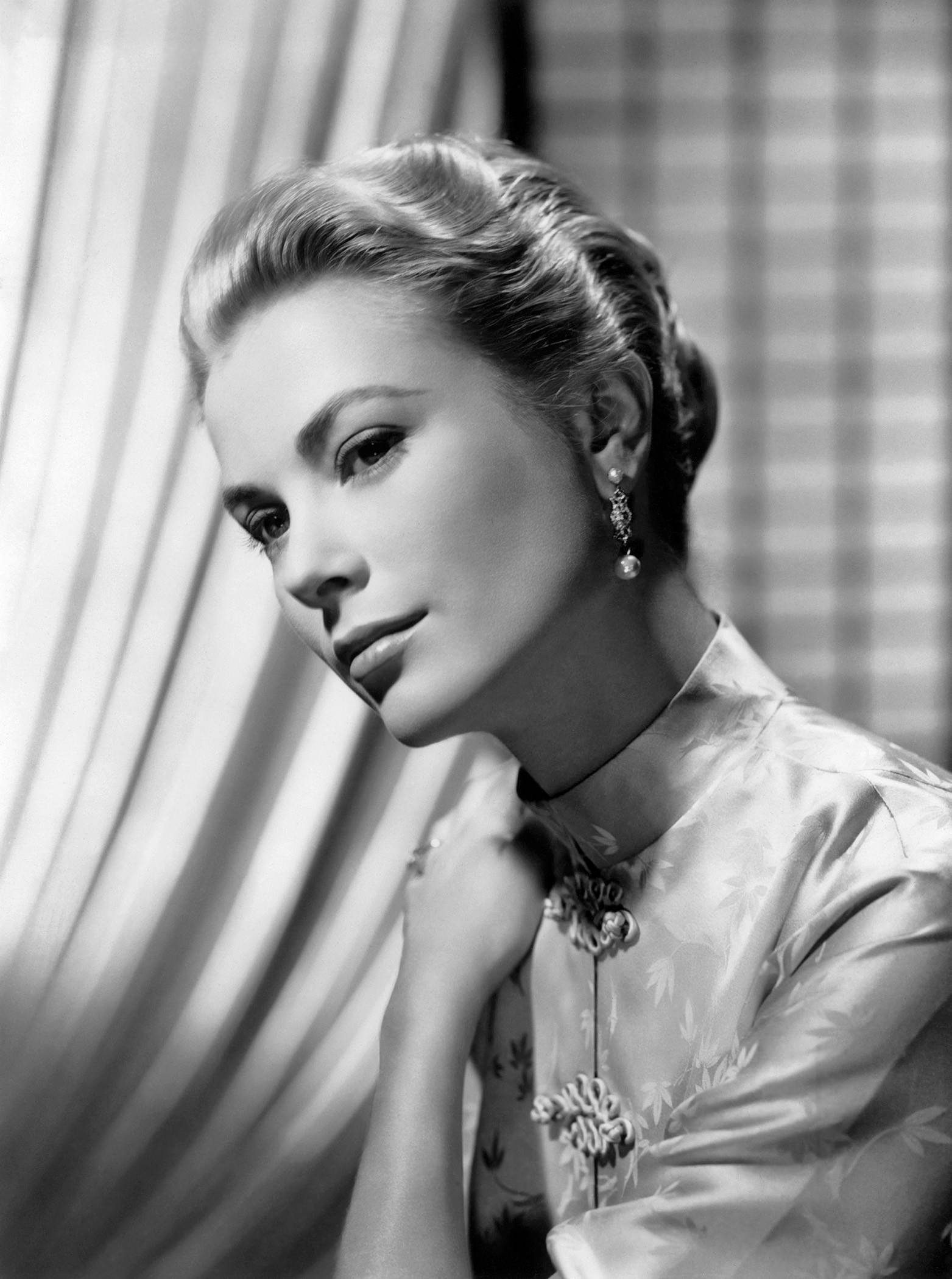 Grace Kelly, mandarin dress, black and white portrait, Full HD Phone Wallpaper