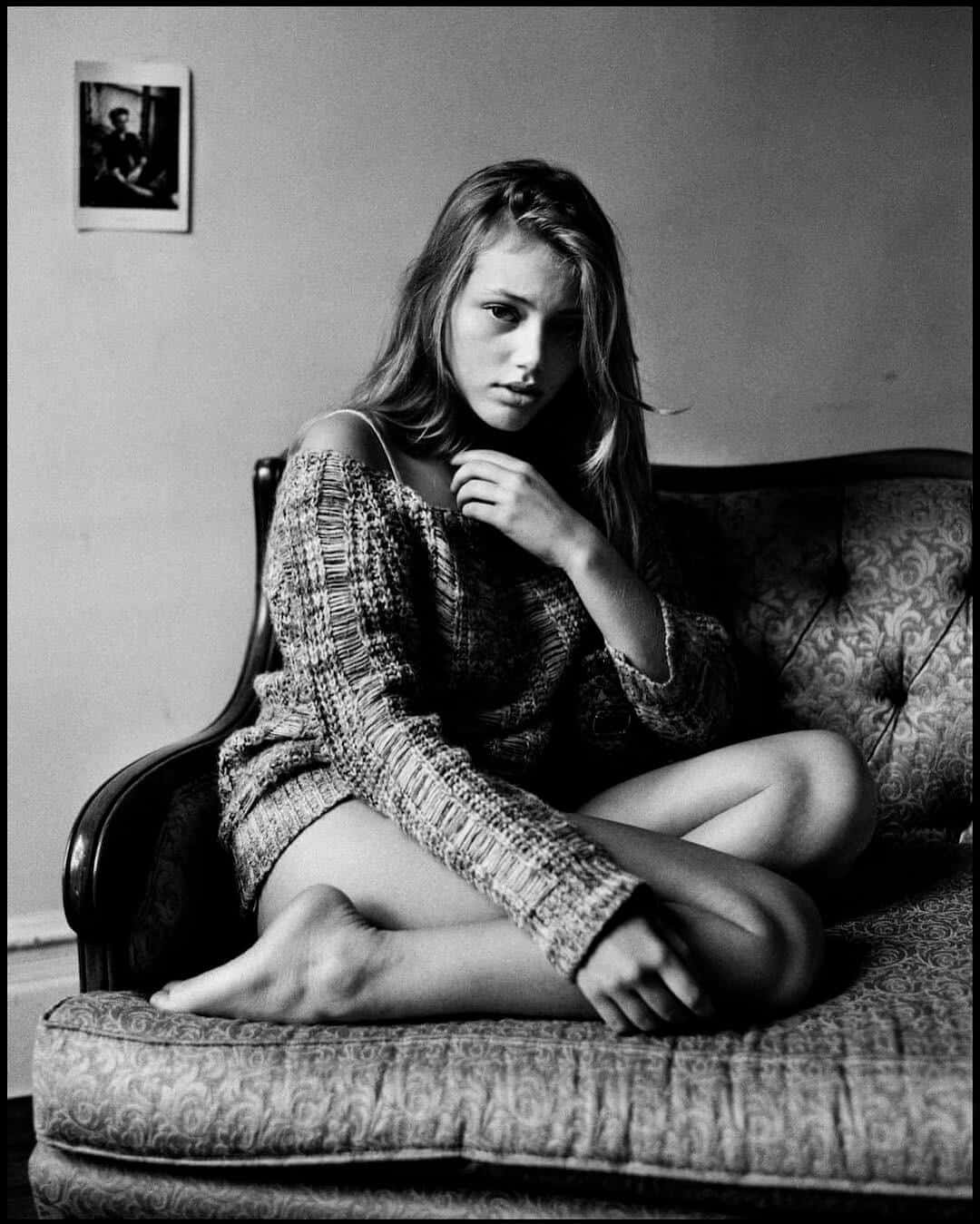 Grace Van Dien, monochrome portrait, patterned sofa, HD Phone Wallpaper