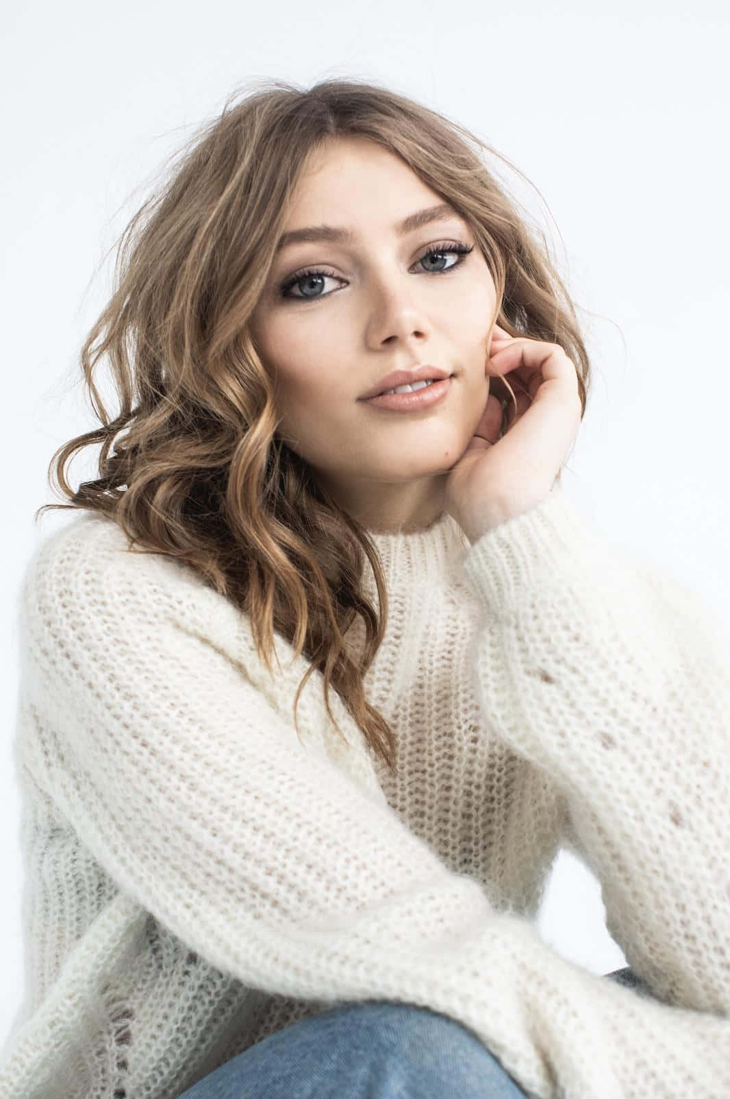 Grace Van Dien, wavy brown hair, blue eyes, HD Phone Wallpaper