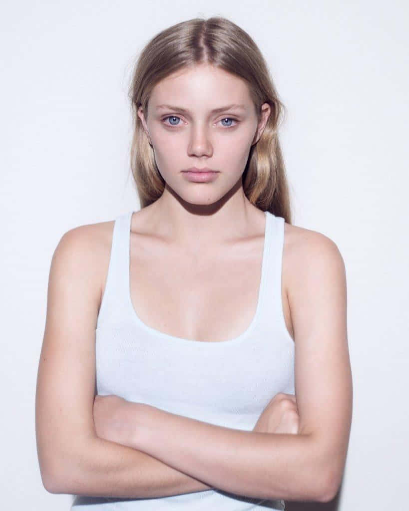 Grace Van Dien, blonde hair, blue eyes, SD Phone Wallpaper