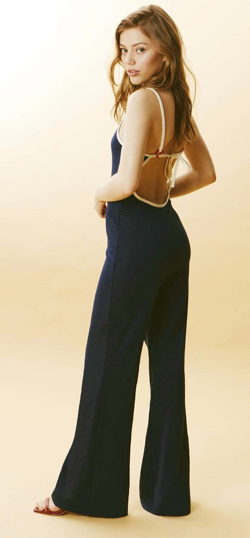 Grace Van Dien, navy blue jumpsuit, white straps, HD Phone Wallpaper