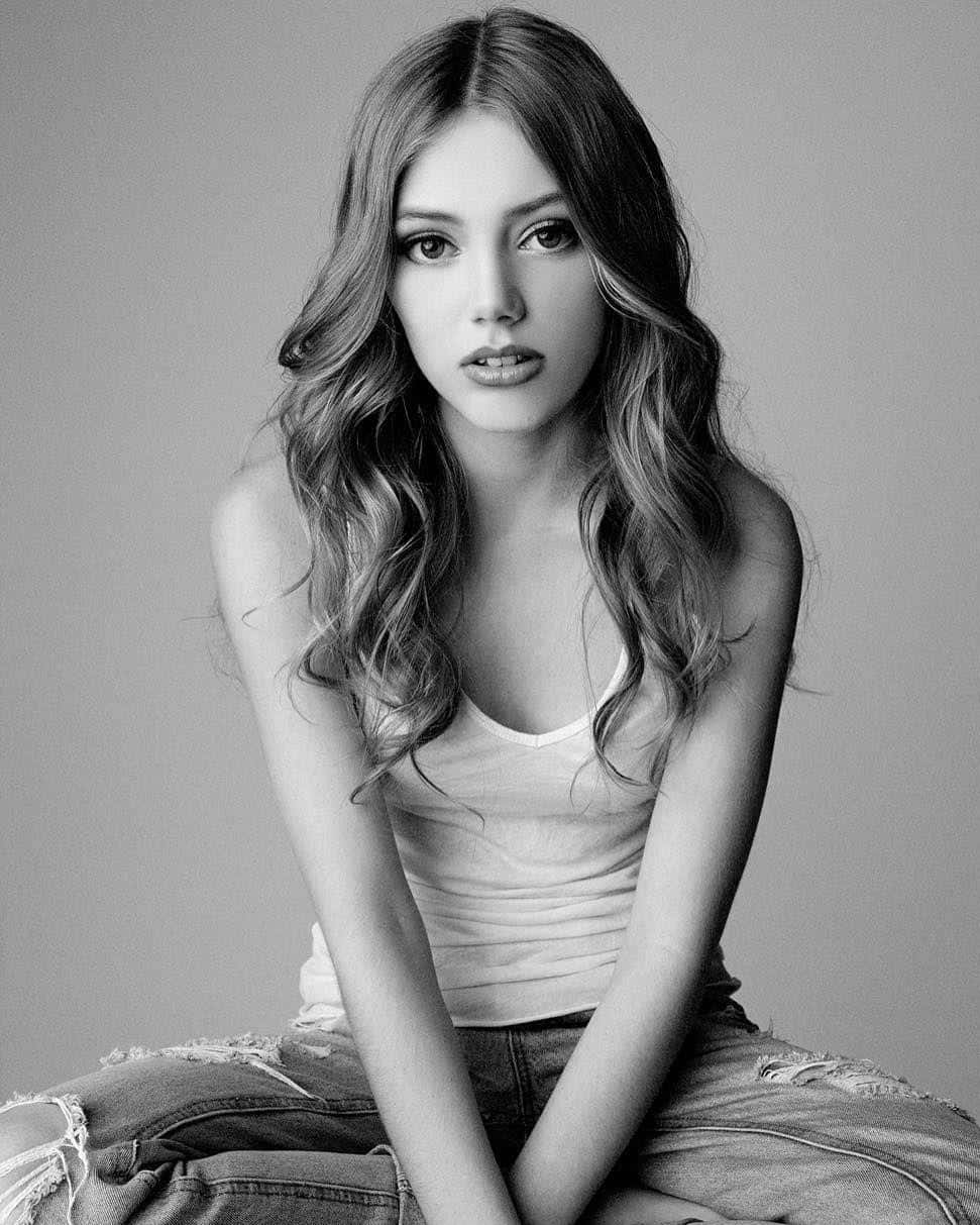 Grace Van Dien, monochrome studio portrait, tank top, SD Phone Wallpaper