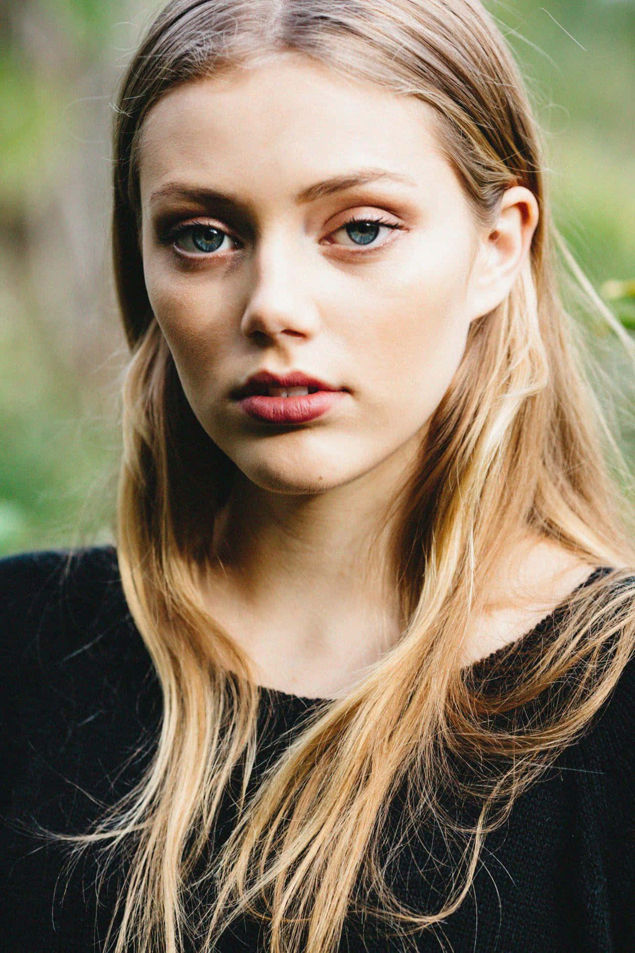 Grace Van Dien, blue eyes, blonde hair, HD Phone Wallpaper