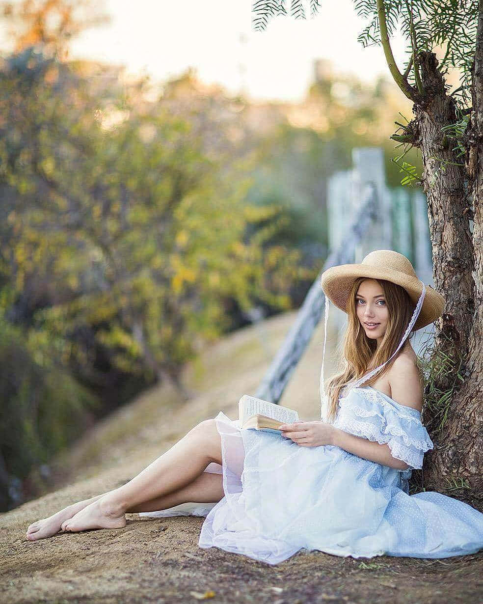 Grace Van Dien, light blue dress, straw hat, SD Phone Wallpaper