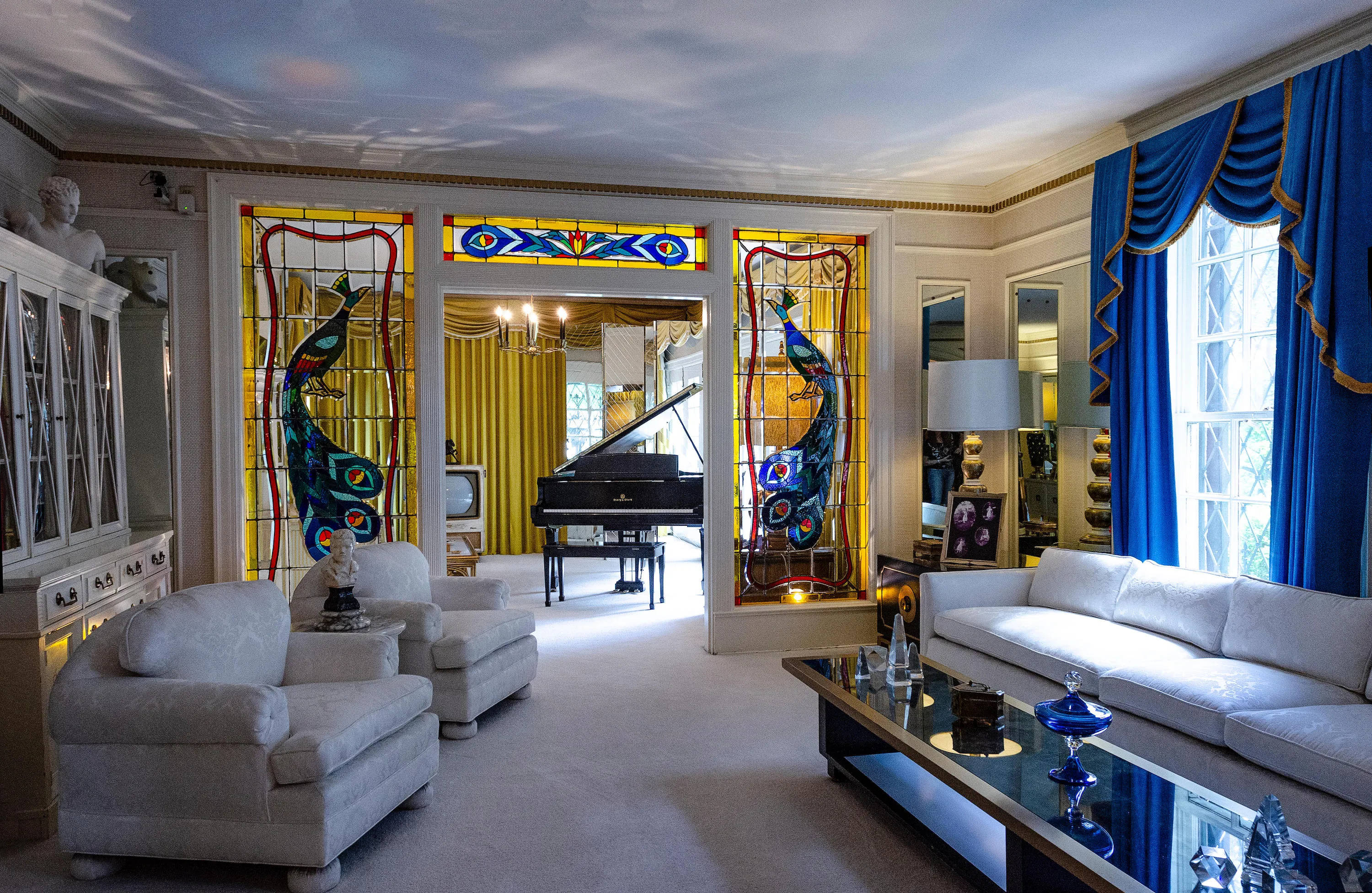 Graceland, grand piano, stained glass peacock panels, 2K Desktop Wallpaper