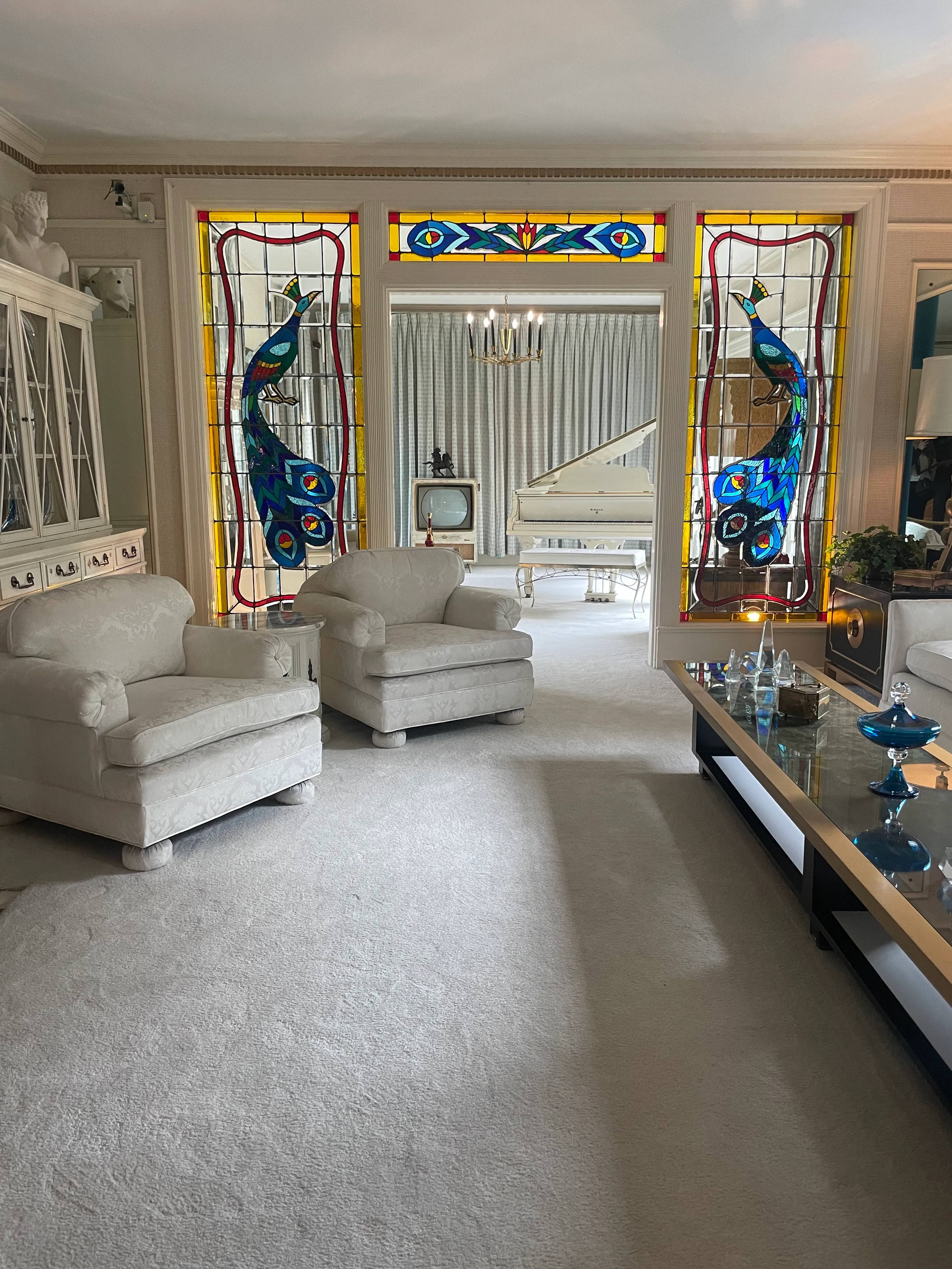 Graceland, white room, cream armchairs, 4K Phone Wallpaper