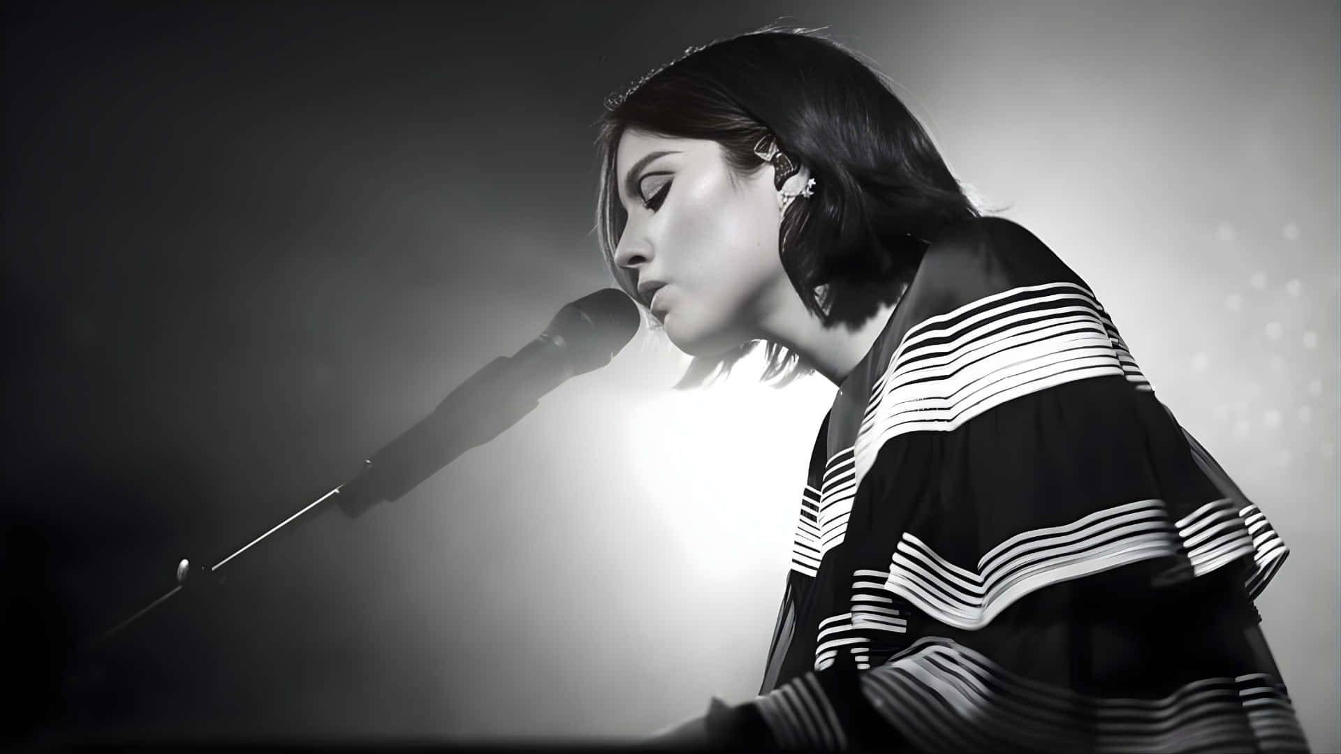 Gracie Abrams, black and white striped top, stage lights, Full HD Desktop Wallpaper