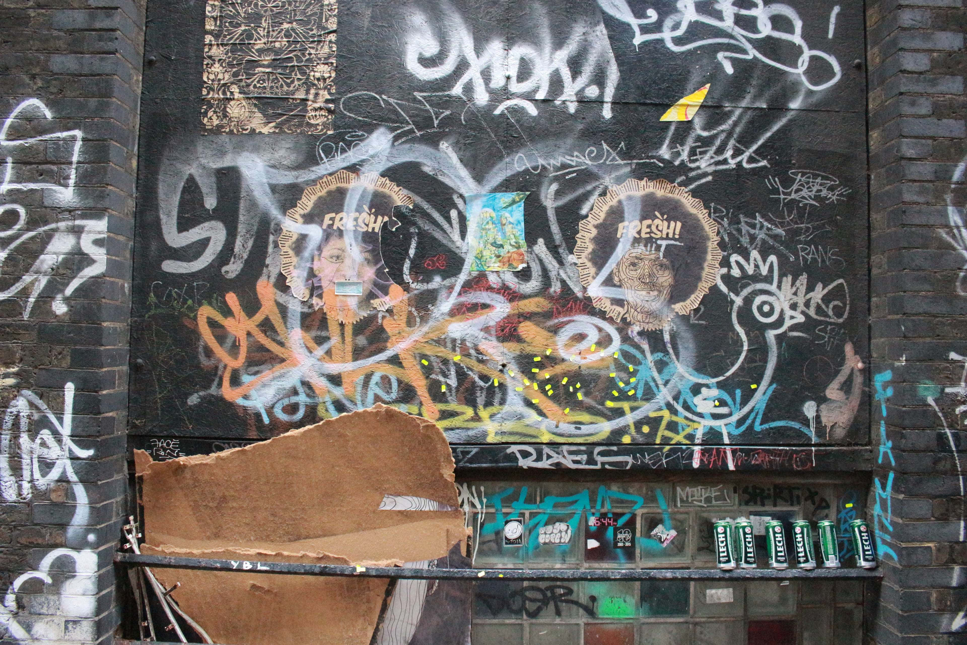 graffiti, vibrant colors, cartoonish faces, 4K Desktop Wallpaper