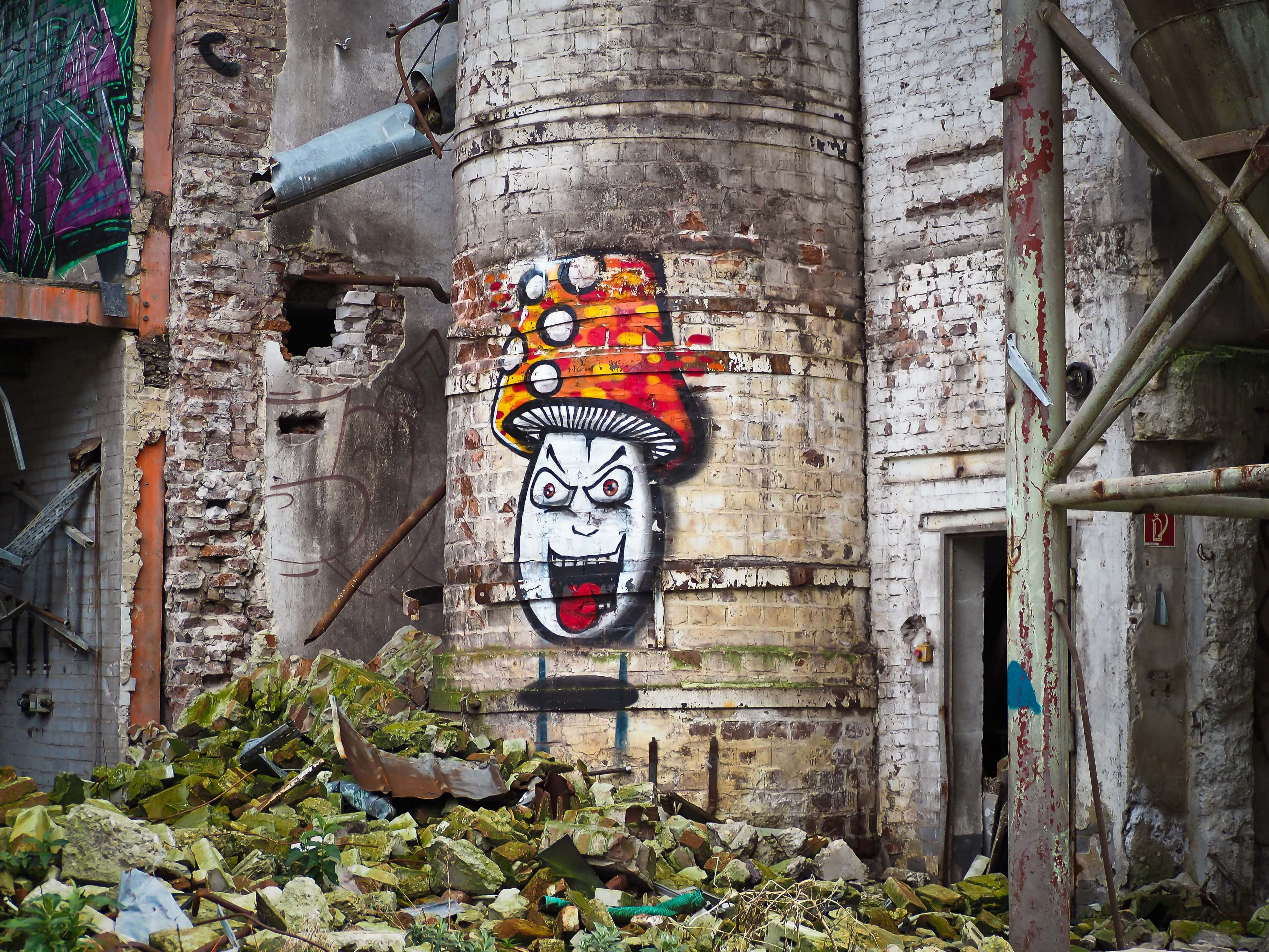graffiti, colorful graffiti mural, cartoonish mushroom, 4K Desktop Wallpaper