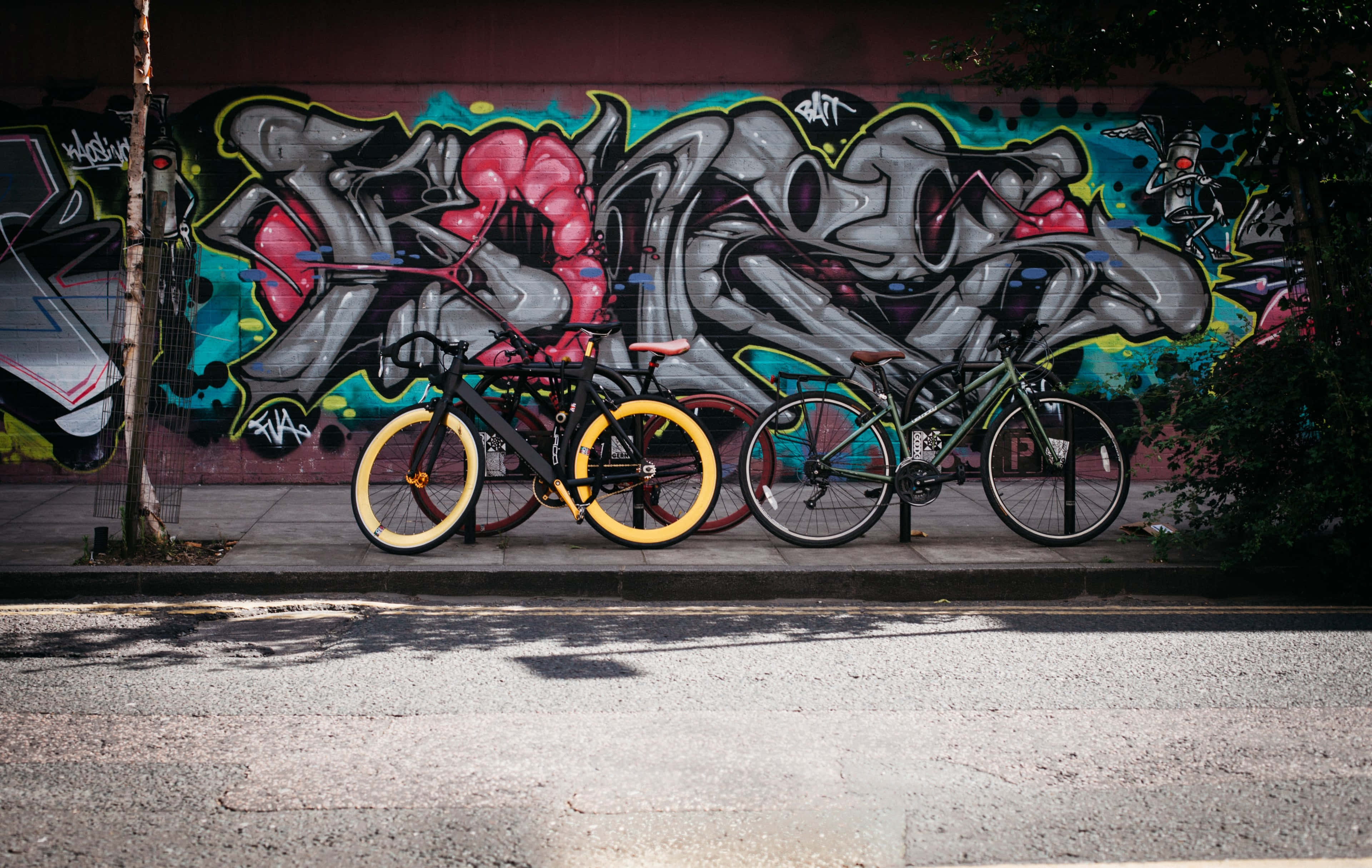 Dark Theme Graffiti Wall, yellow wheels, vibrant graffiti-covered wall, 4K Desktop Wallpaper