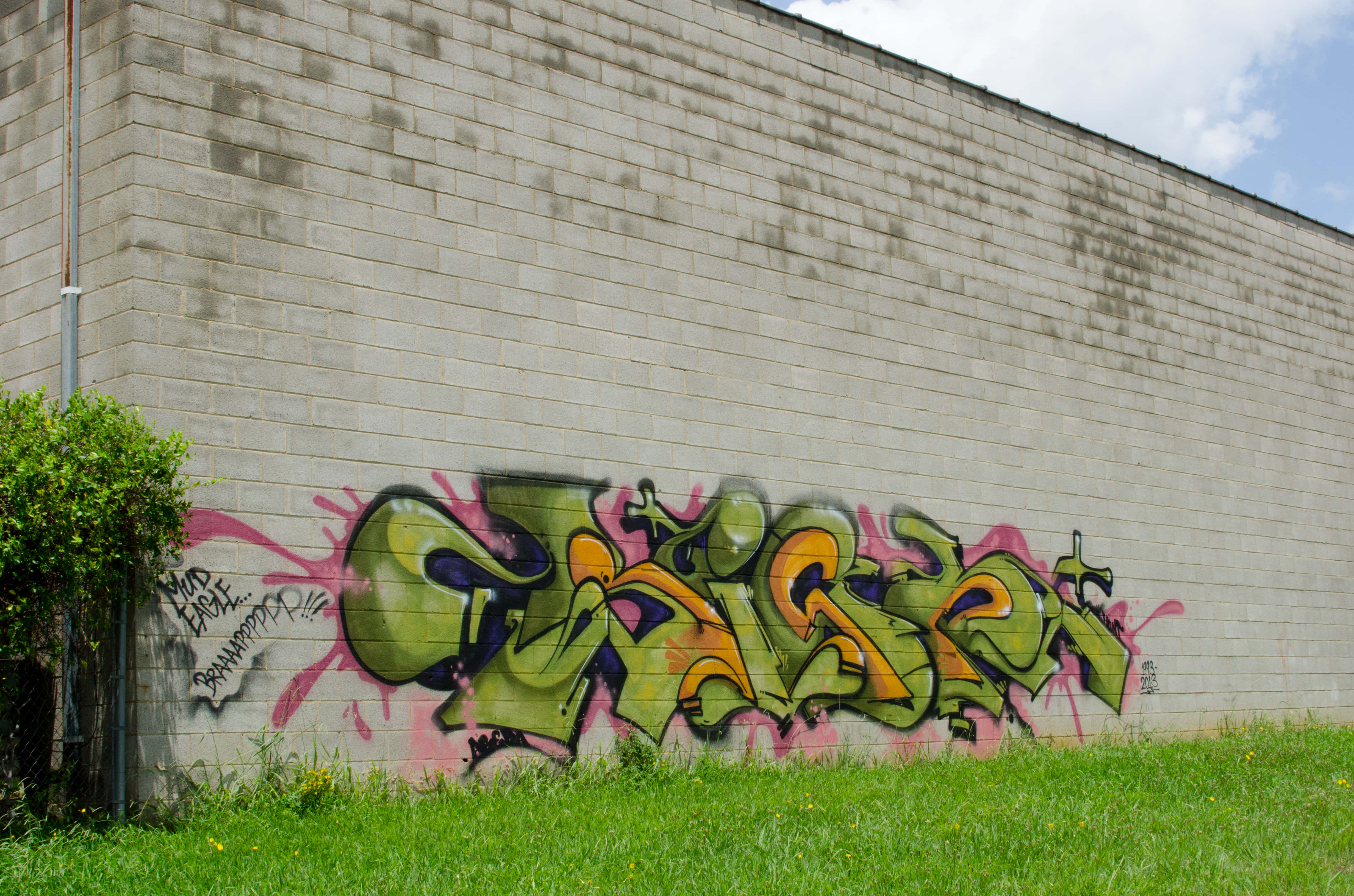 graffiti wall, grassy field, vibrant green, 4K Desktop Wallpaper