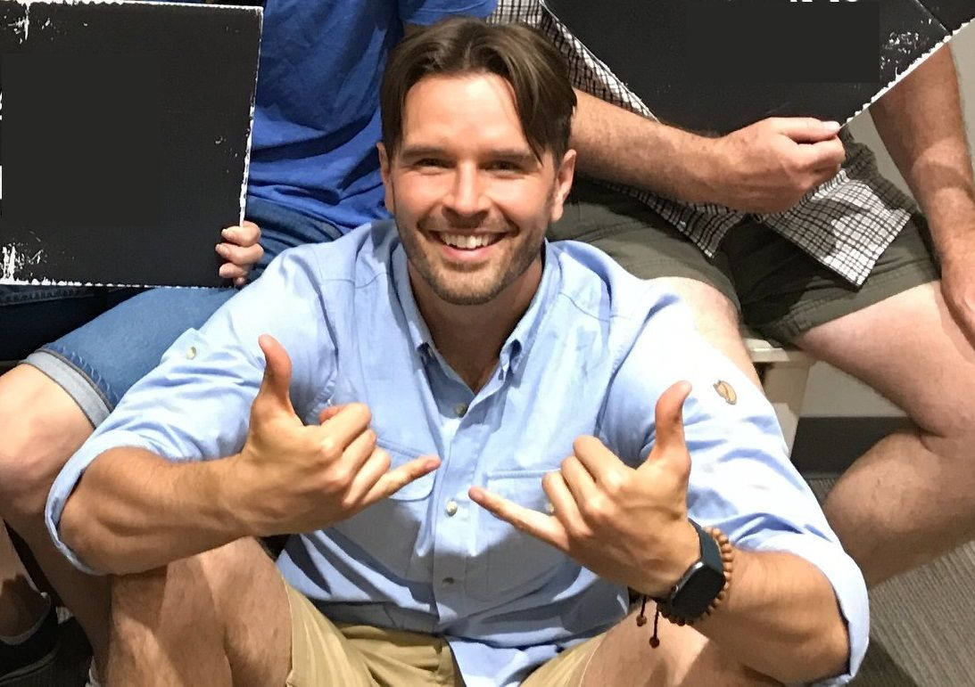 Graham Wardle, light blue shirt, shaka hand gestures, SD Desktop Wallpaper