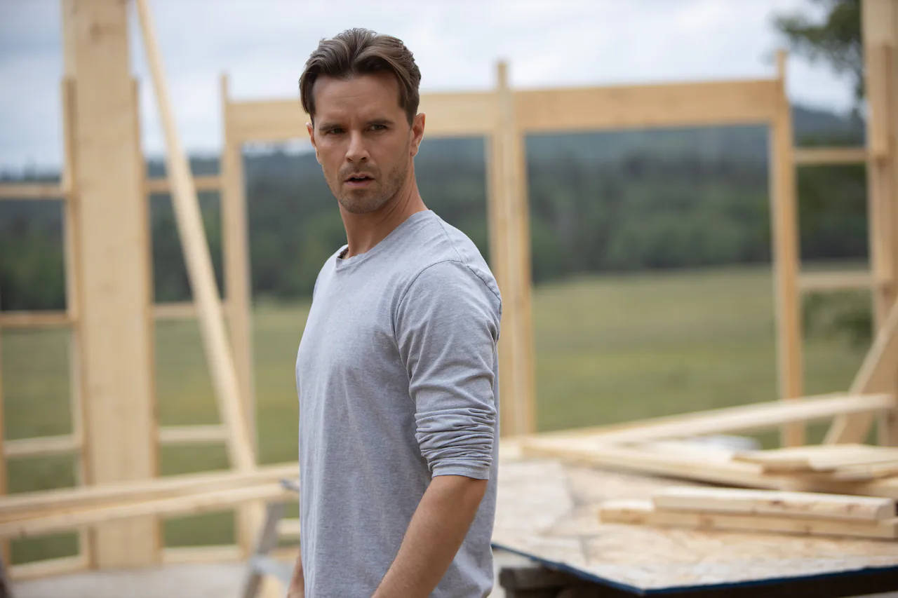 Gray Sweatshirt, Graham Wardle, wooden framing of a house under construction, HD Desktop Wallpaper