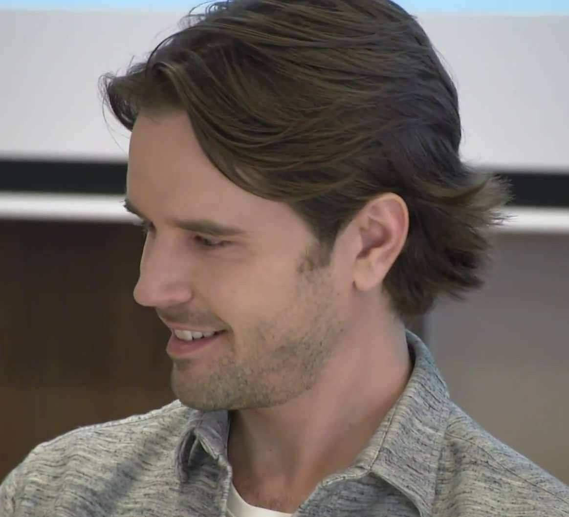 Graham Wardle, wavy brown hair, light stubble, SD Desktop Wallpaper
