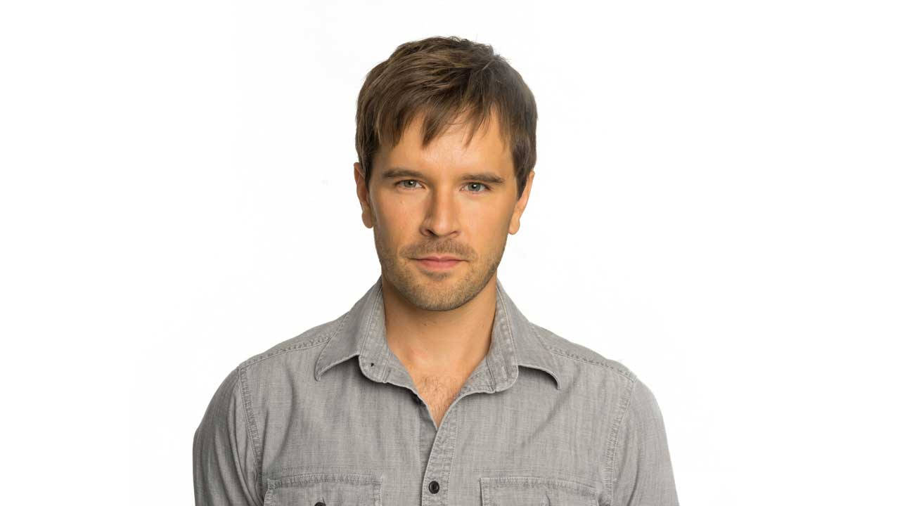 Graham Wardle, gray button-up shirt, short brown hair, HD Desktop Wallpaper