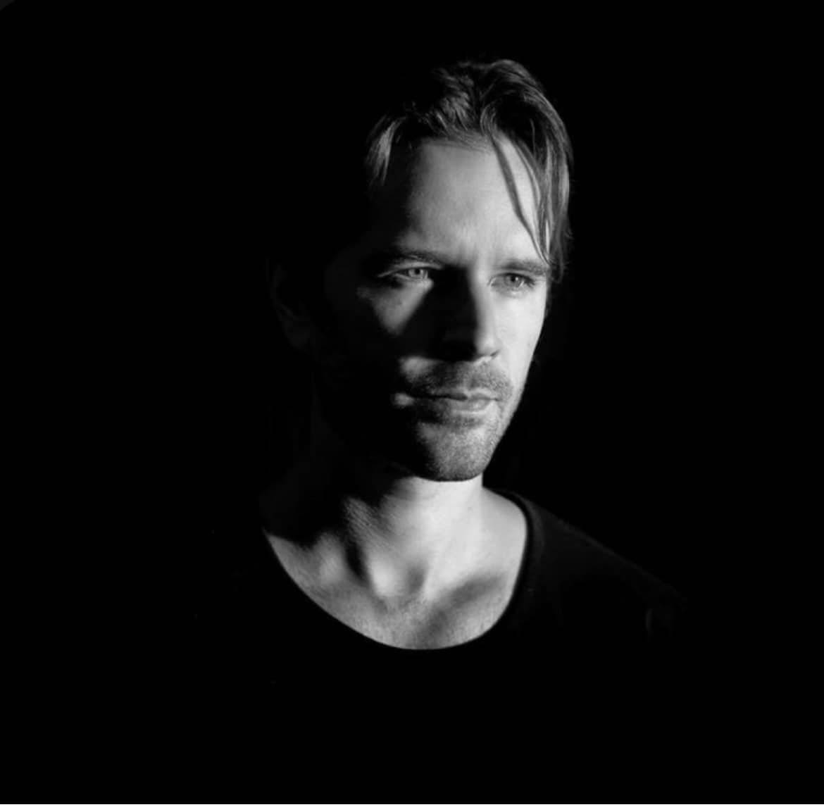 Graham Wardle, black and white, intense eyes, SD Desktop Wallpaper