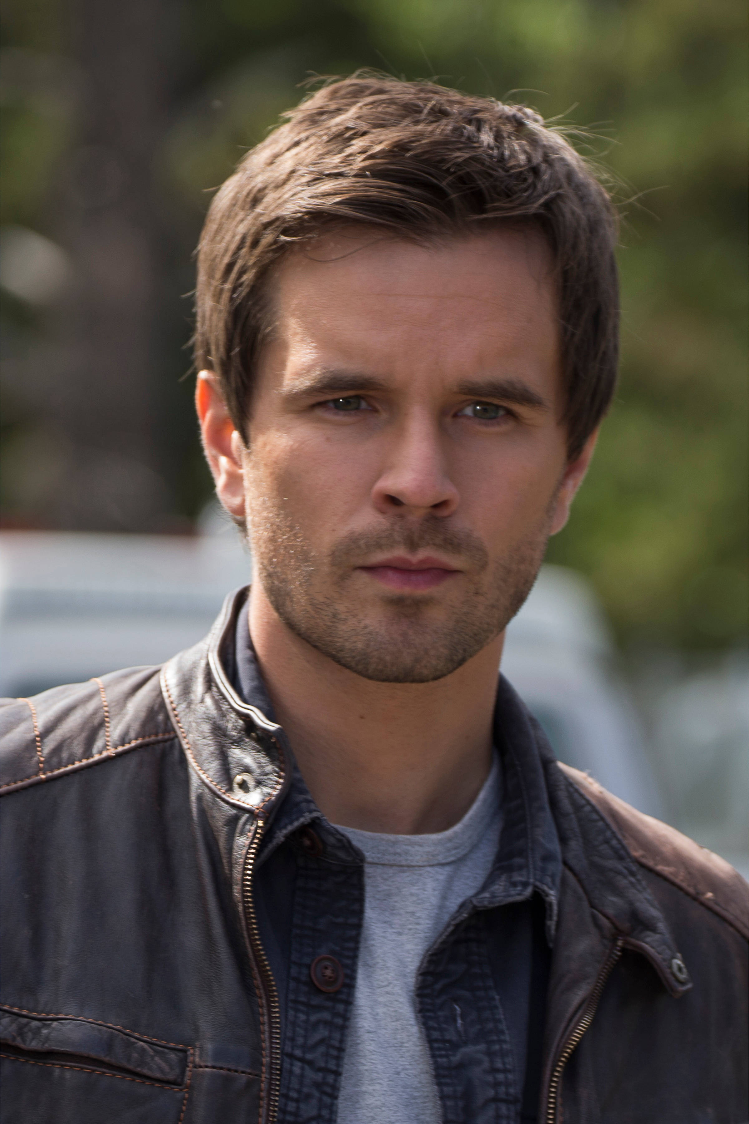 Graham Wardle, short brown hair, stubble, 2K Phone Wallpaper