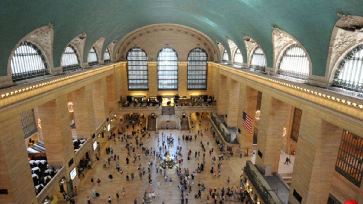 Grand Central Station, high arched ceilings, stained glass windows, SD Desktop Wallpaper