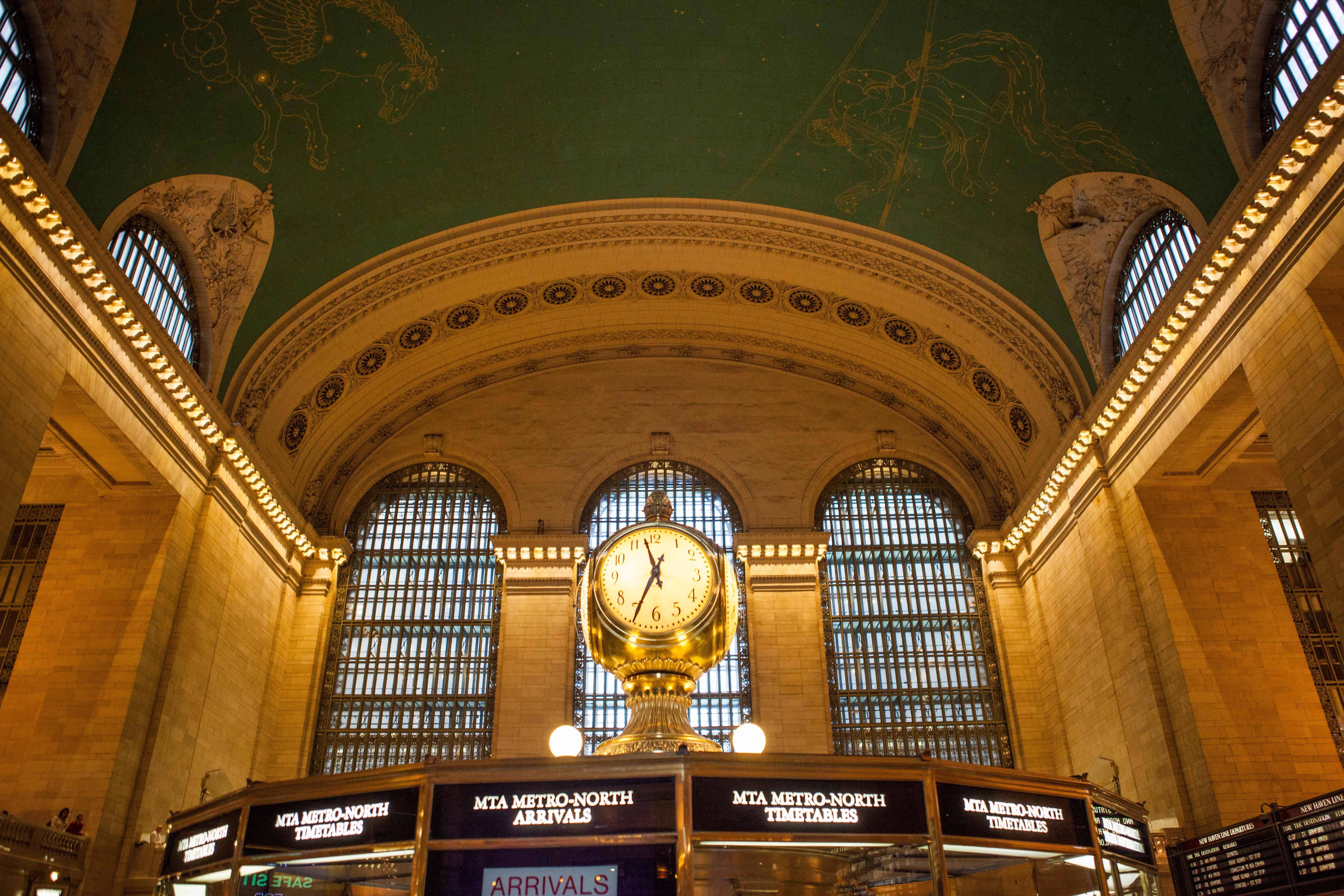Grand Central Station, golden clock, arched windows, 5K Desktop Wallpaper