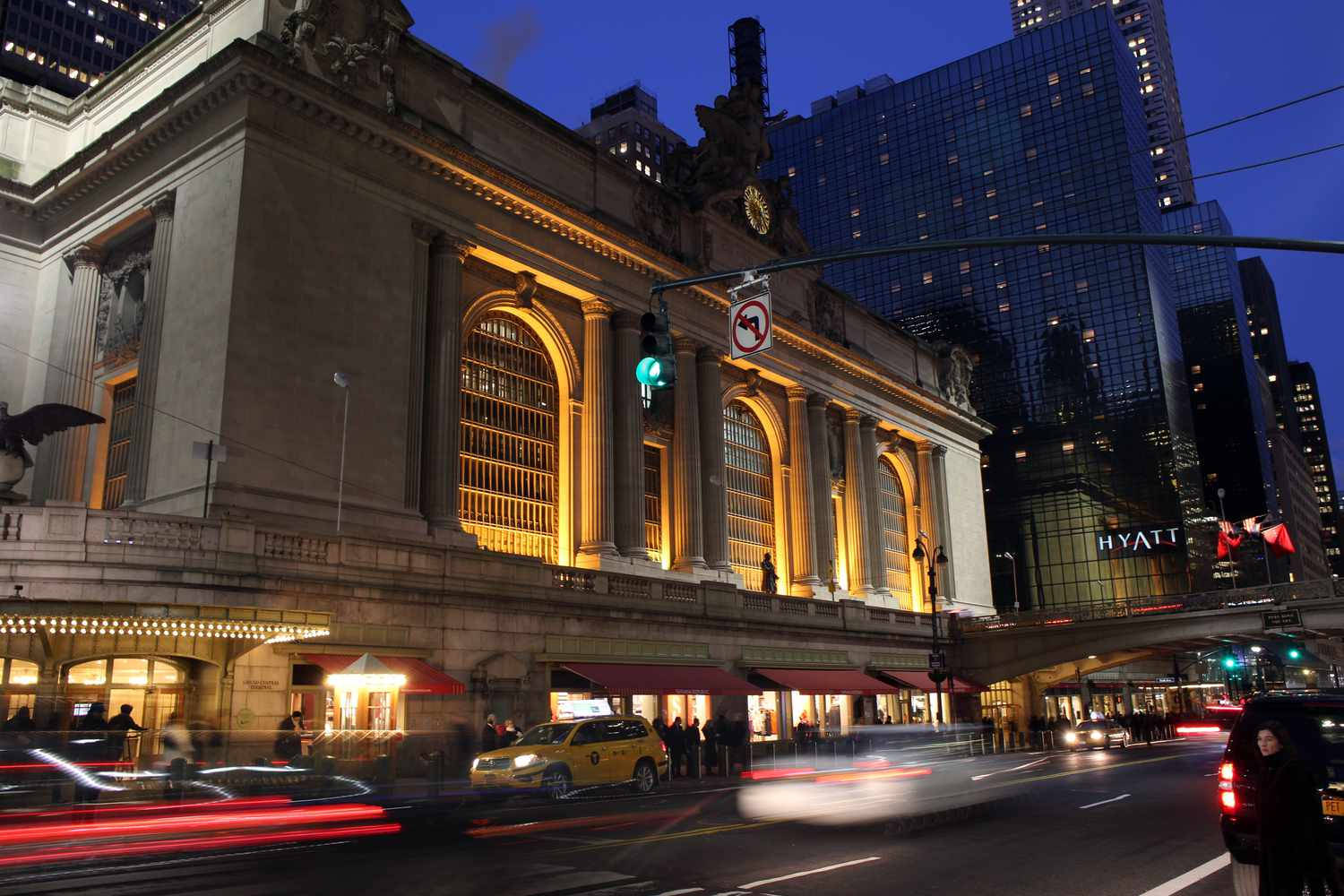 Grand Central Station, dusk, yellow taxi lights, HD Desktop Wallpaper