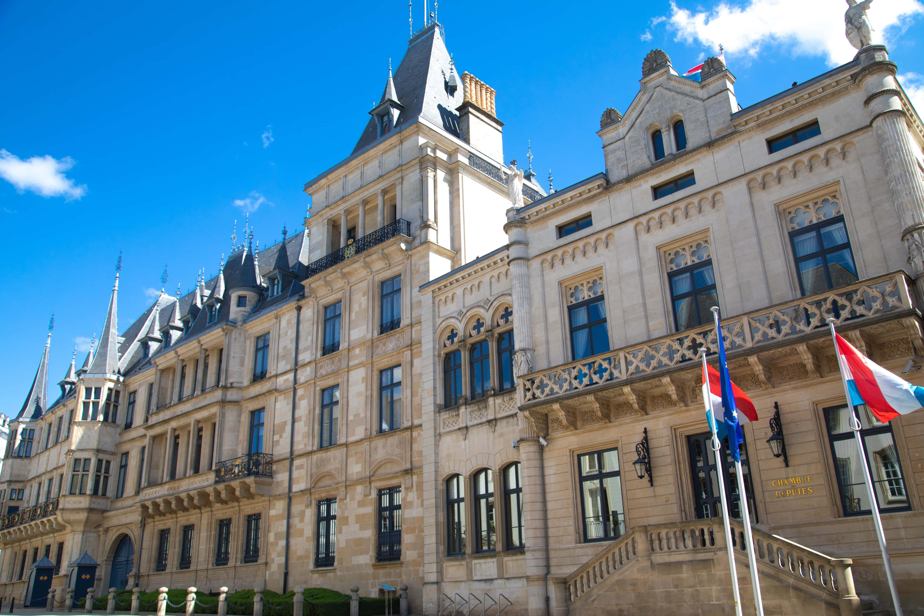 Grand Ducal Palace, ornate turrets, flags, 4K Desktop Wallpaper