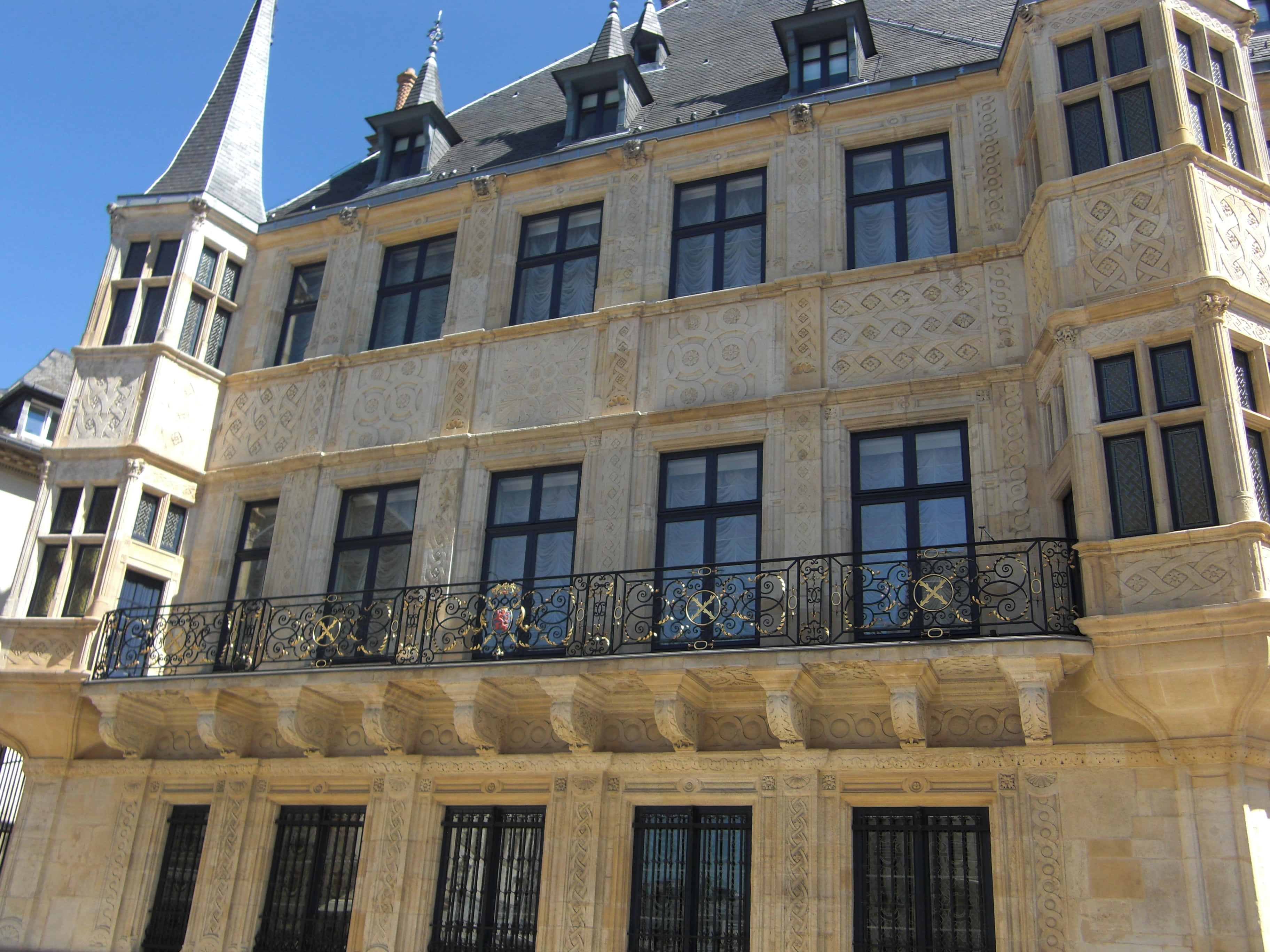 Grand Ducal Palace, dusk, ornate stone carvings, 2K Desktop Wallpaper