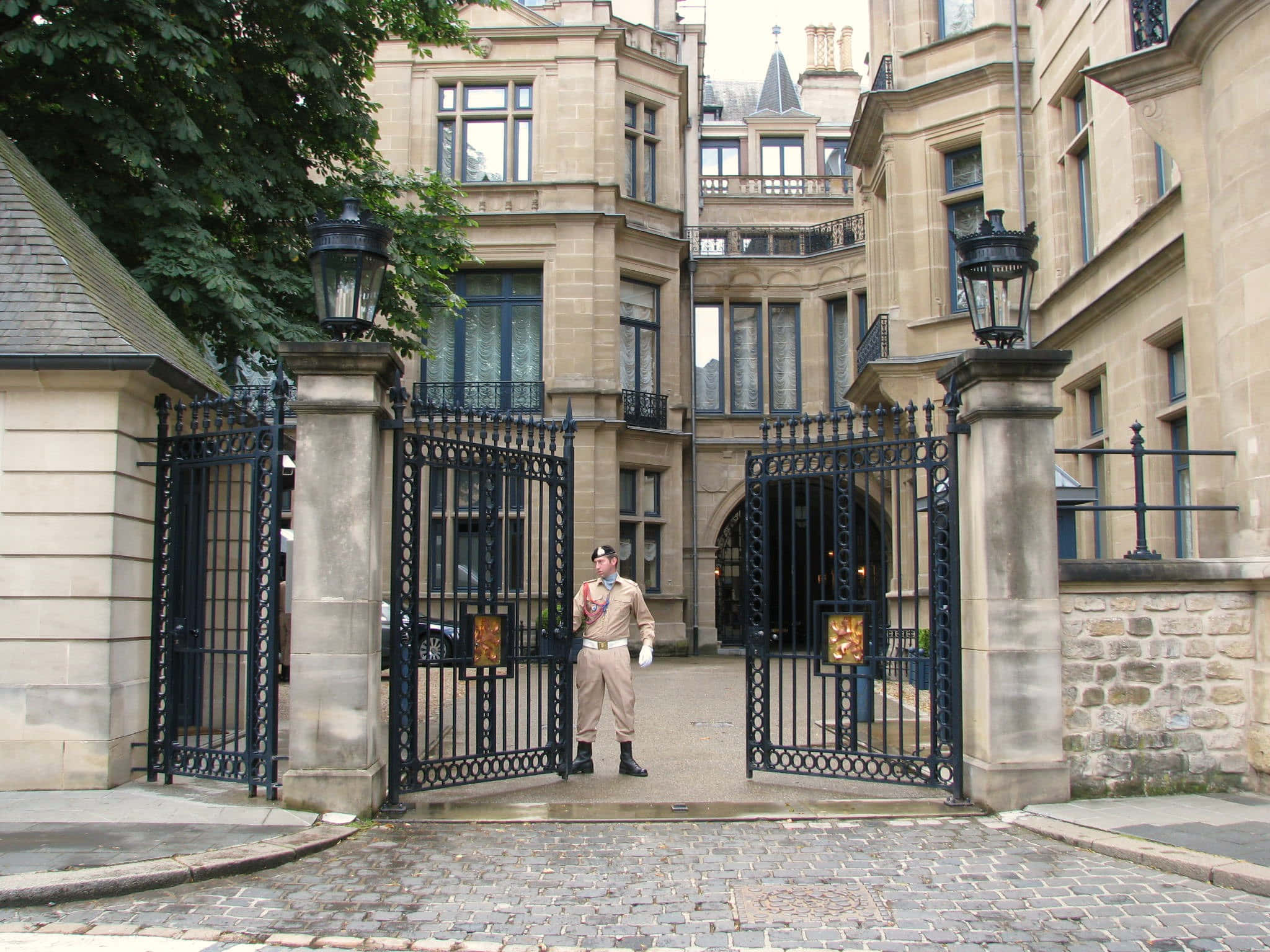 Grand Ducal Palace, wrought iron gates, grand stone mansion, Full HD Desktop Wallpaper