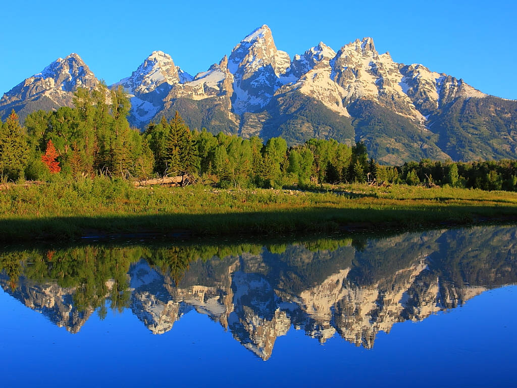 Grand Teton National Park, snowcapped mountain peaks, calm blue lake, SD Desktop Wallpaper