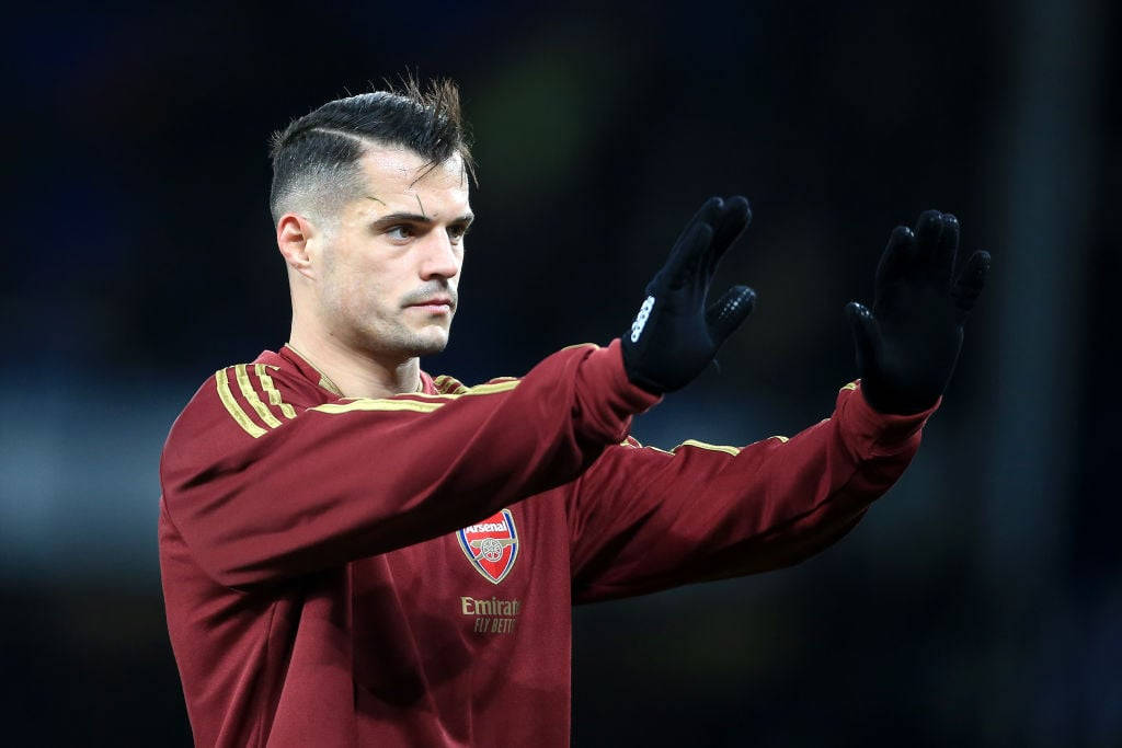 Granit Xhaka, maroon Arsenal training kit, gloved hands, SD Desktop Wallpaper