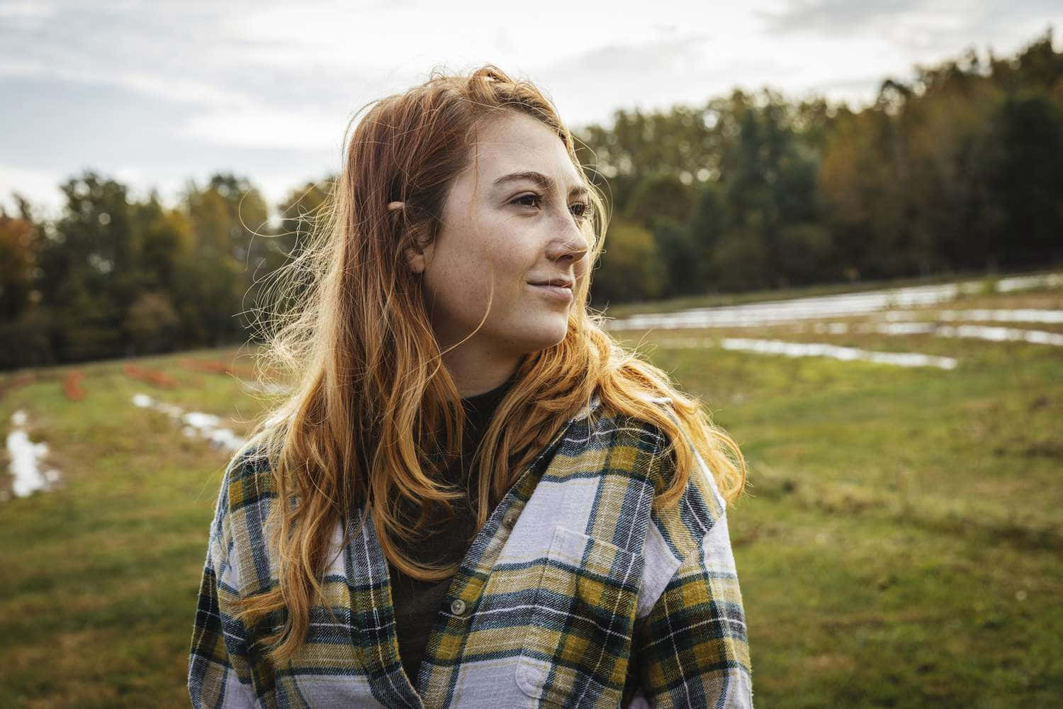 autumn field, granola aesthetic, young woman, HD Desktop Wallpaper