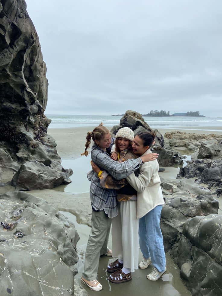 beachside friends, granola aesthetic, misty rocky beach, SD Phone Wallpaper