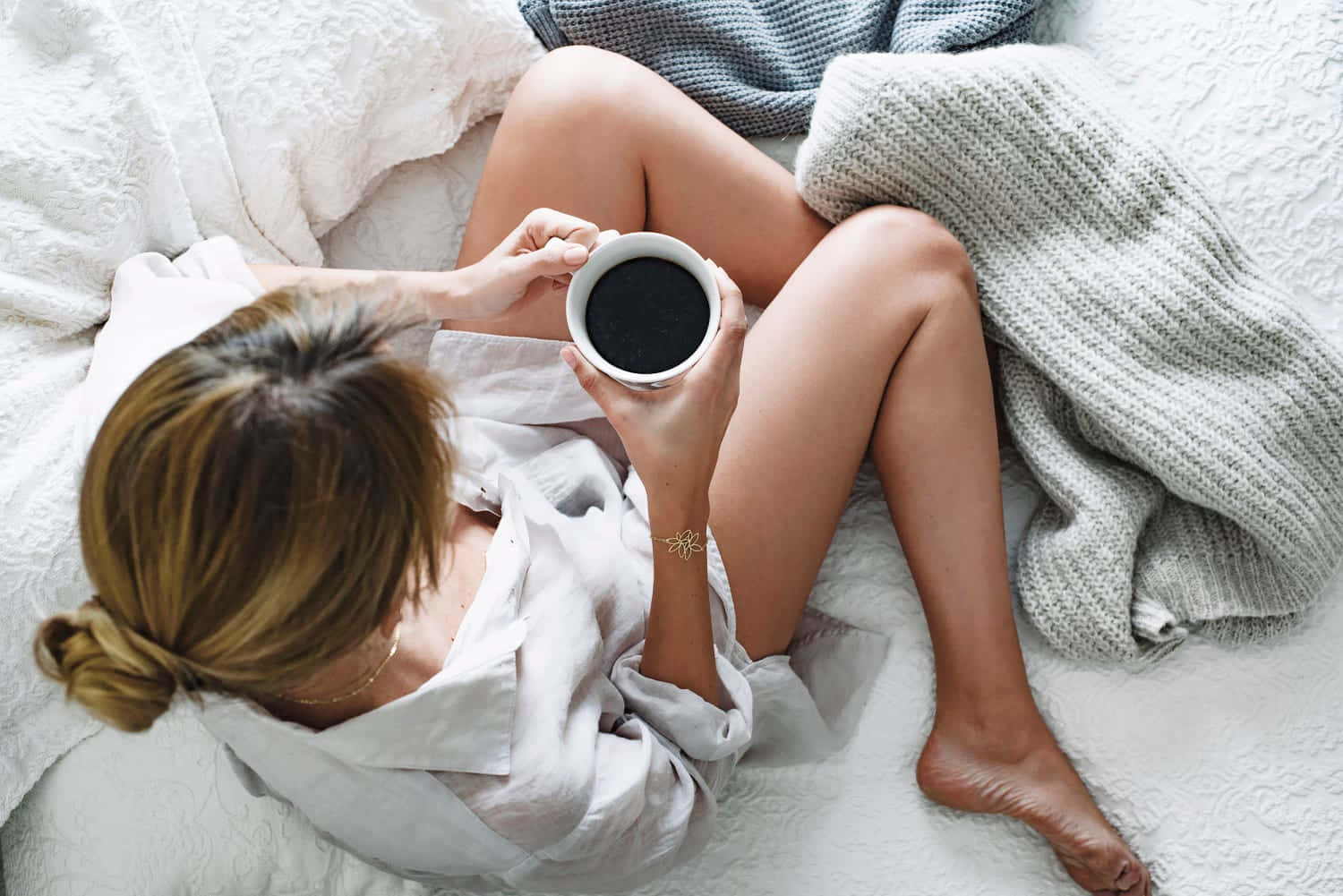 white robe, black coffee cup, gray knit blanket, HD Desktop Wallpaper