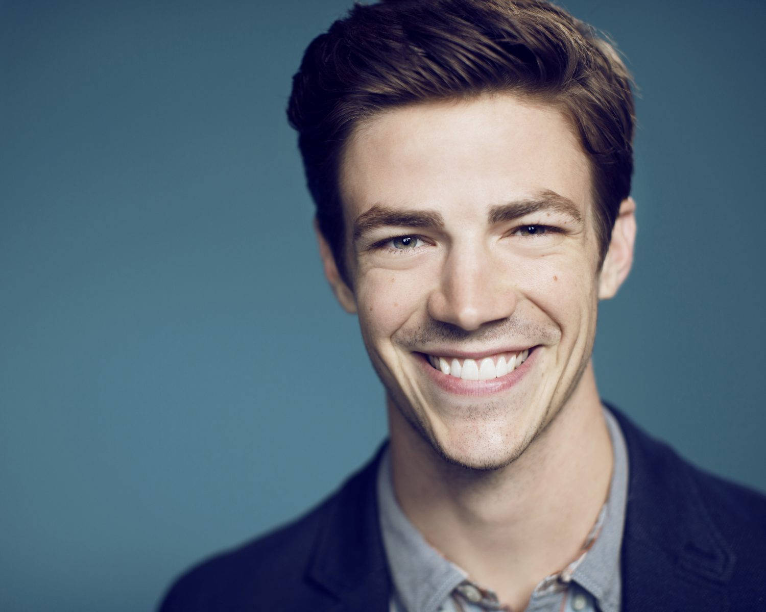 Grant Gustin, action TV actor, bright smile, HD Desktop Wallpaper
