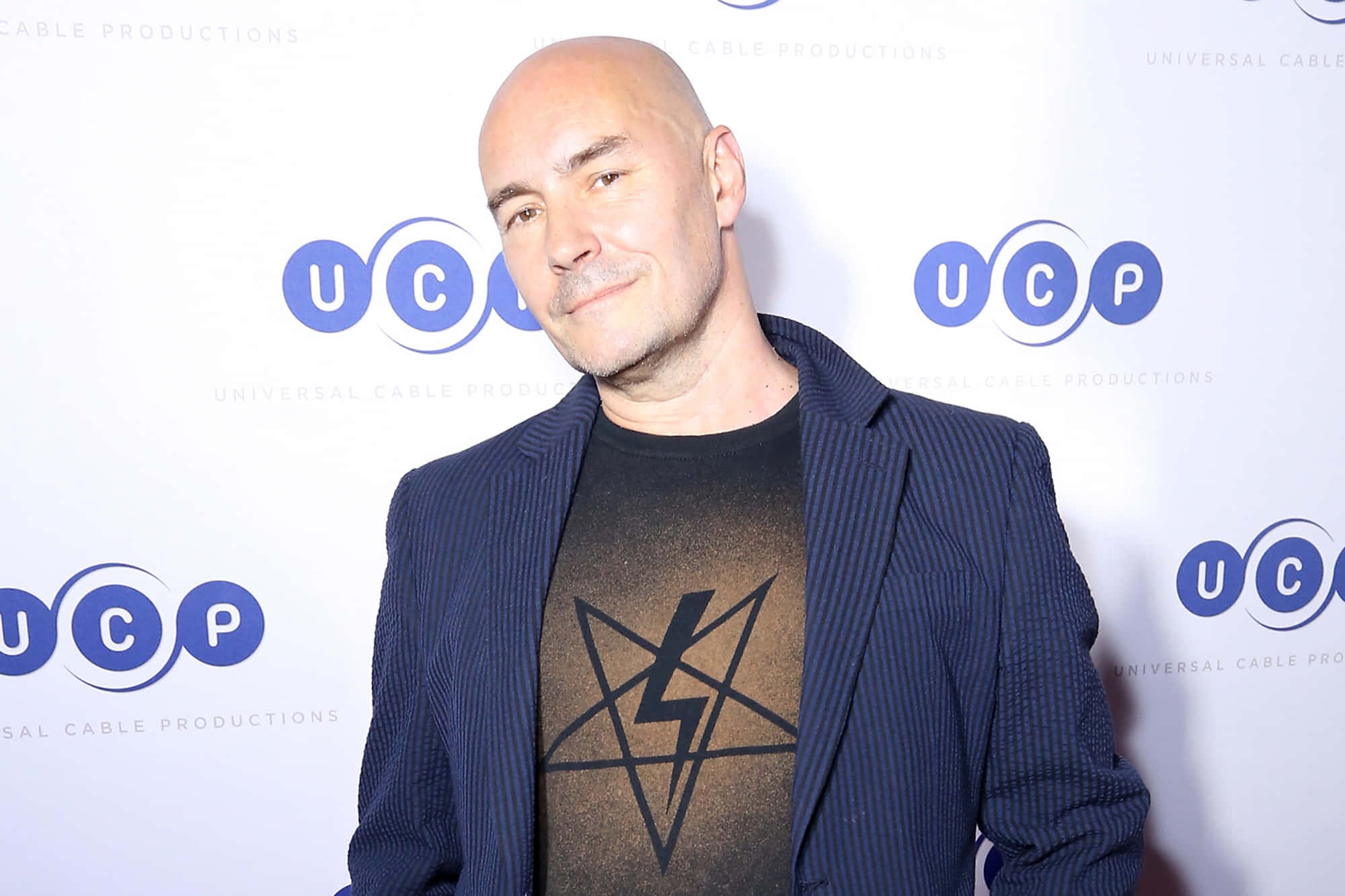 Grant Morrison, navy pinstripe blazer, graphic tee, Full HD Desktop Wallpaper