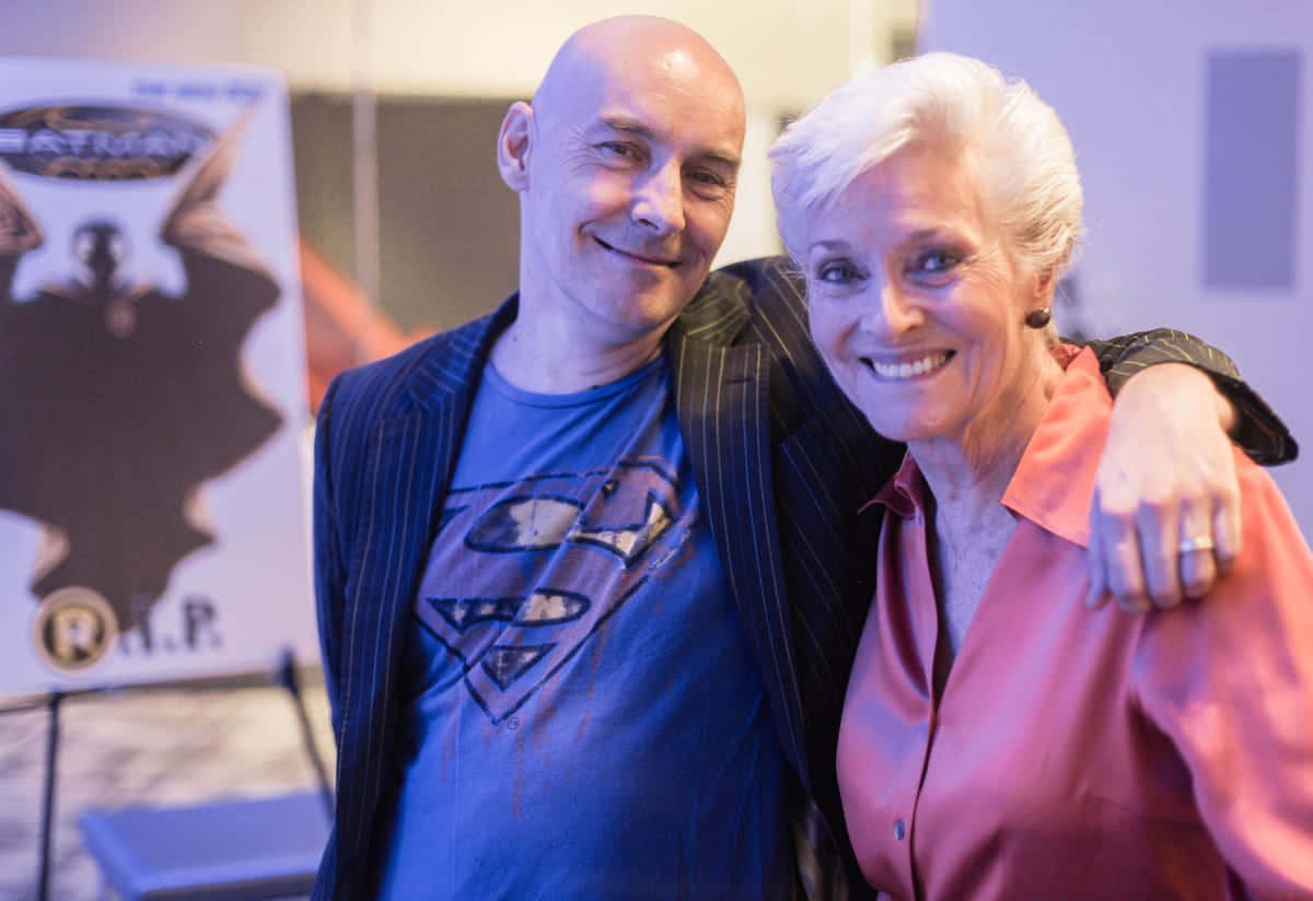 Grant Morrison, blue Superman t-shirt, pinstripe jacket, SD Desktop Wallpaper