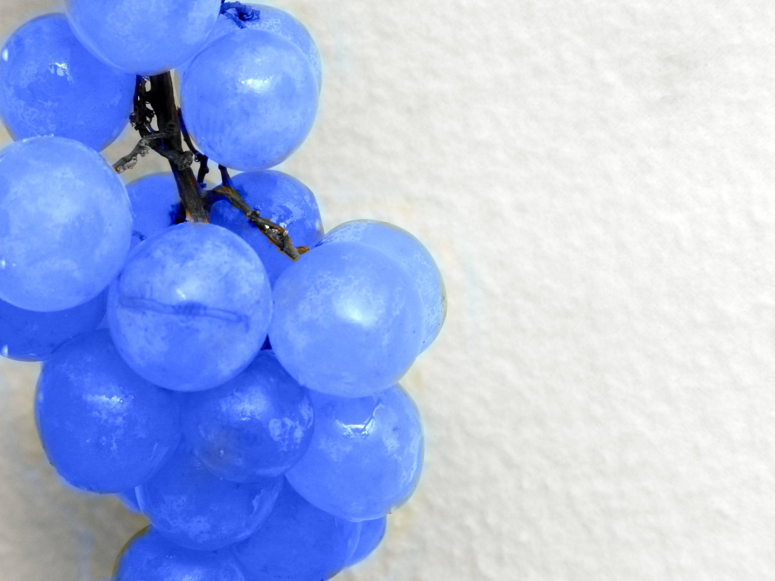 blue grape, frost-covered, glistening, 2K Desktop Wallpaper