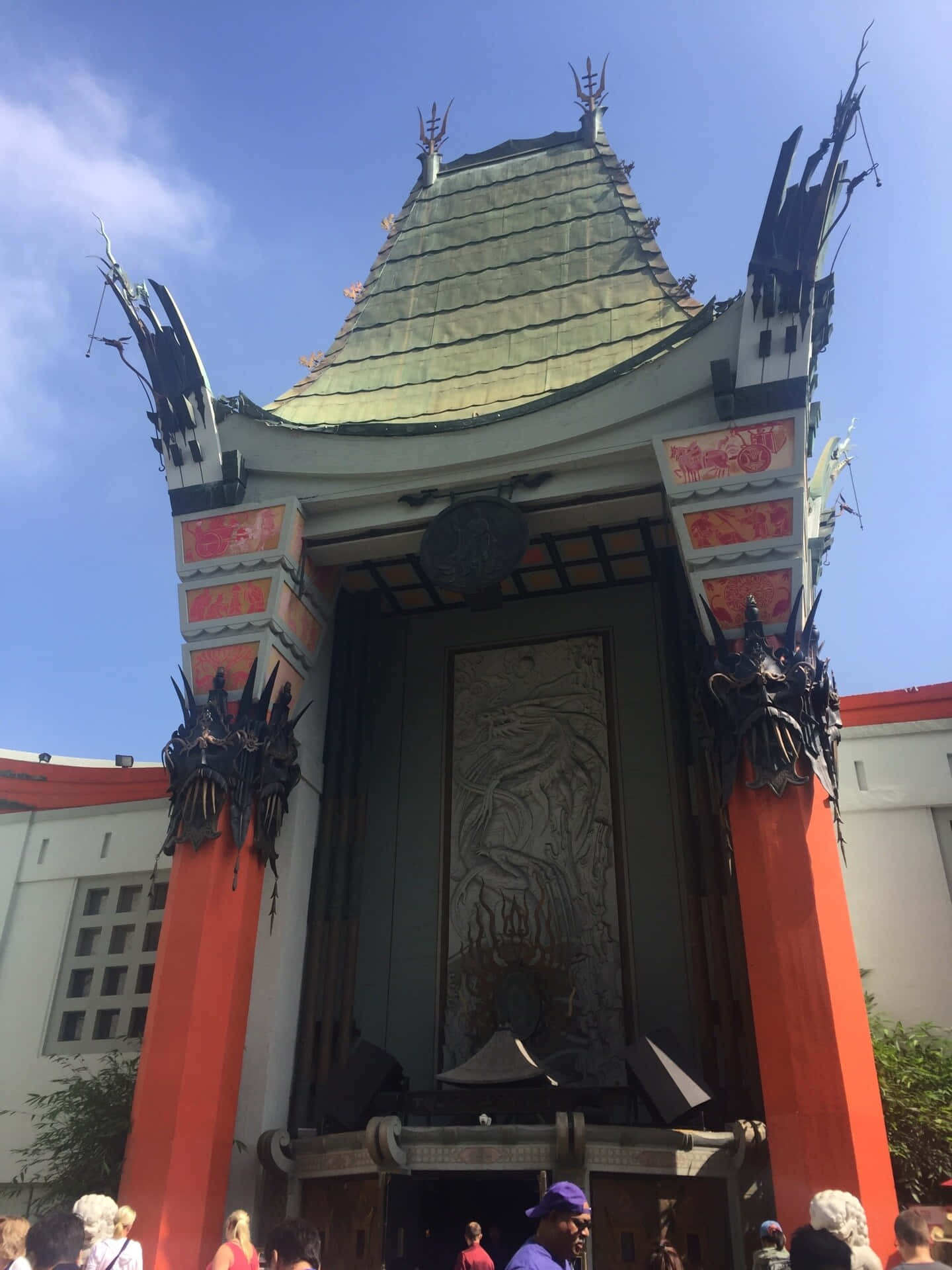 Graumans Chinese Theatre, red pillars, green roof, Full HD Phone Wallpaper