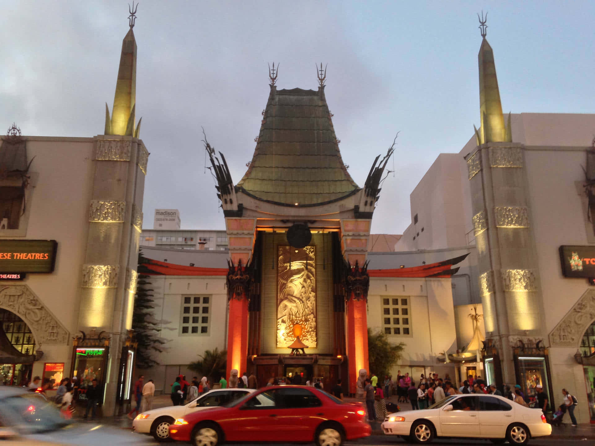 Graumans Chinese Theatre, early evening, dusk, Full HD Desktop Wallpaper
