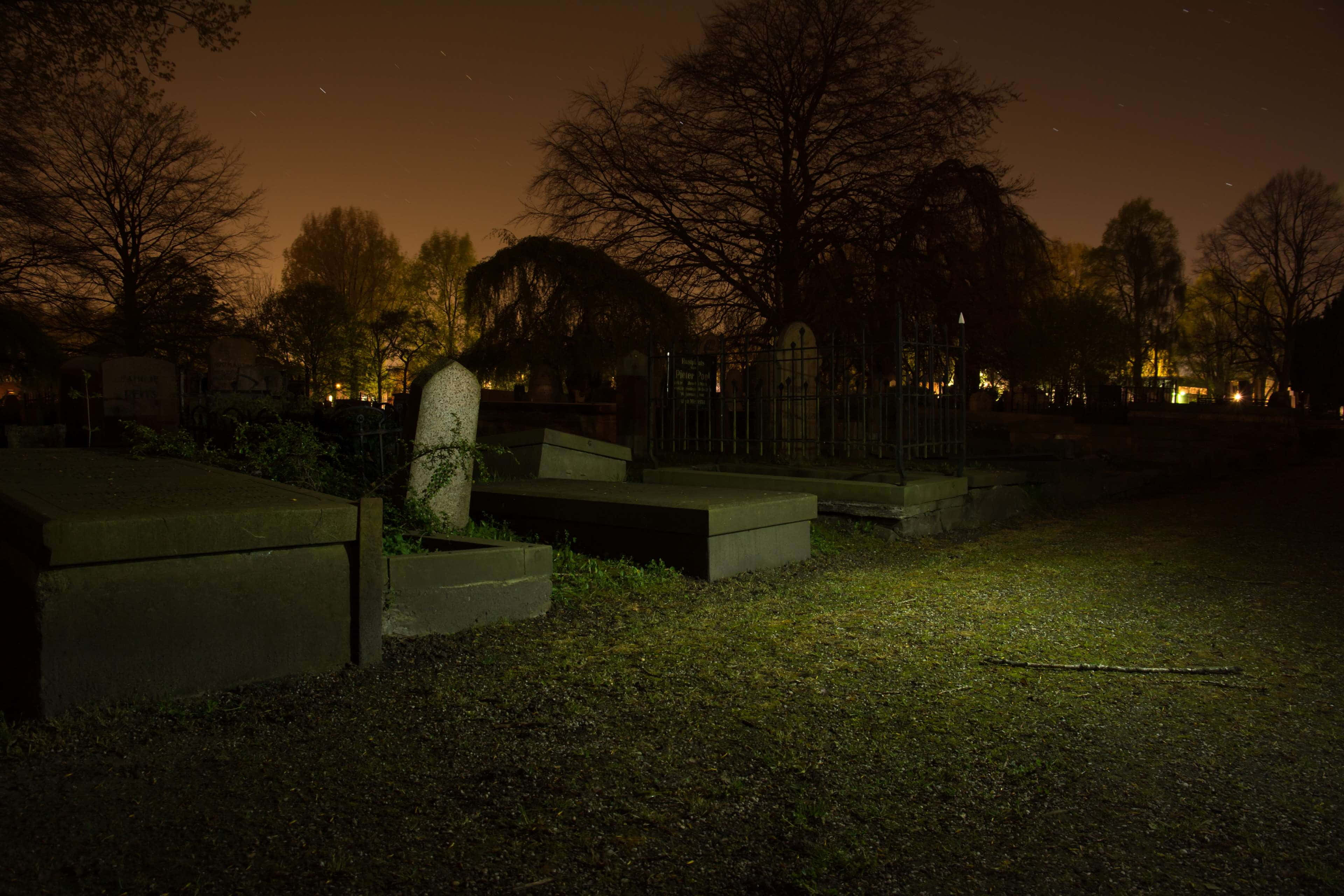 Gravestone, cemetery, night, 4K Desktop Wallpaper