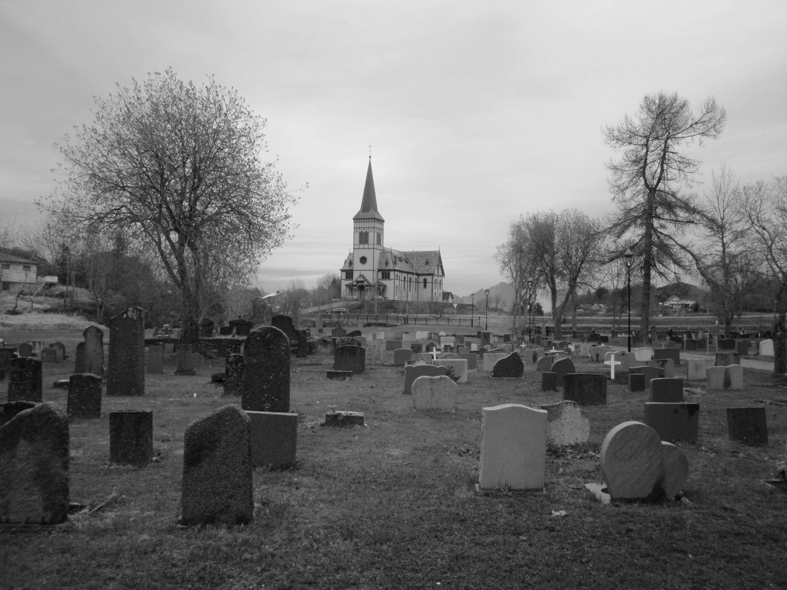 grayscale church graveyard, black and white cemetery, weathered headstones, 2K Desktop Wallpaper