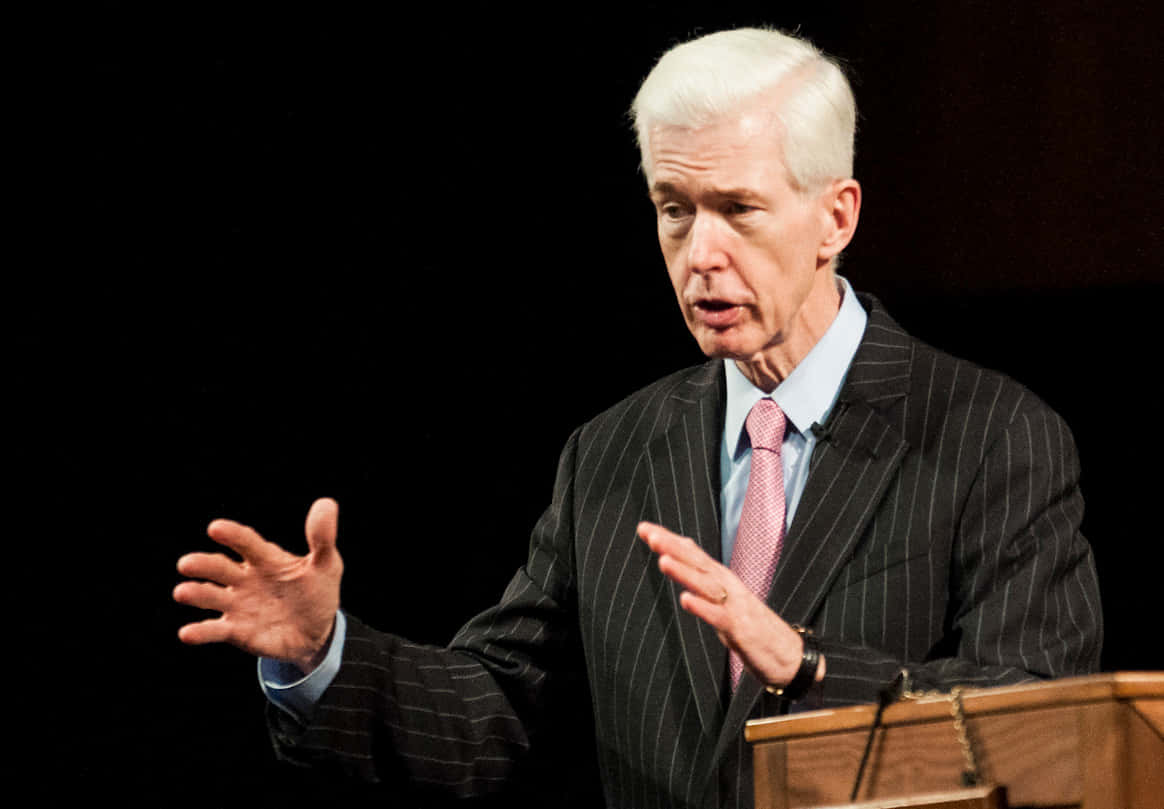 Gray Davis, pinstripe suit, wooden podium, SD Desktop Wallpaper