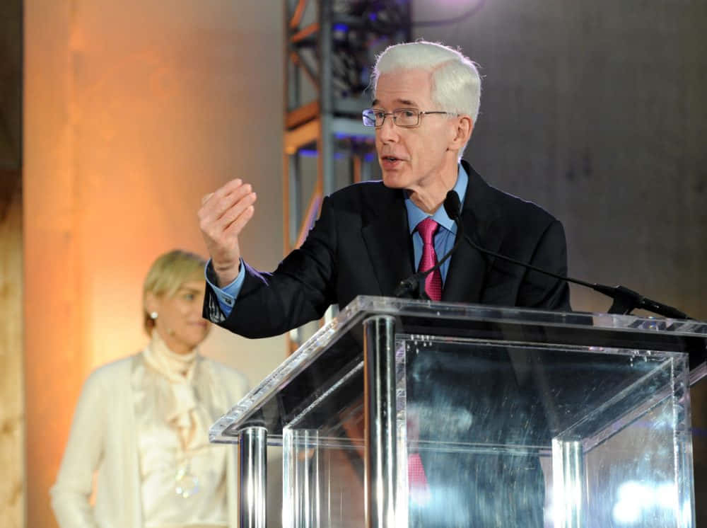Gray Davis, podium, white hair, SD Desktop Wallpaper