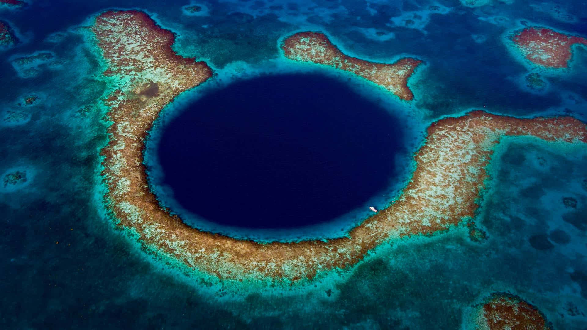 Great Blue Hole, circular blue sinkhole, vibrant coral reef, Full HD Desktop Wallpaper