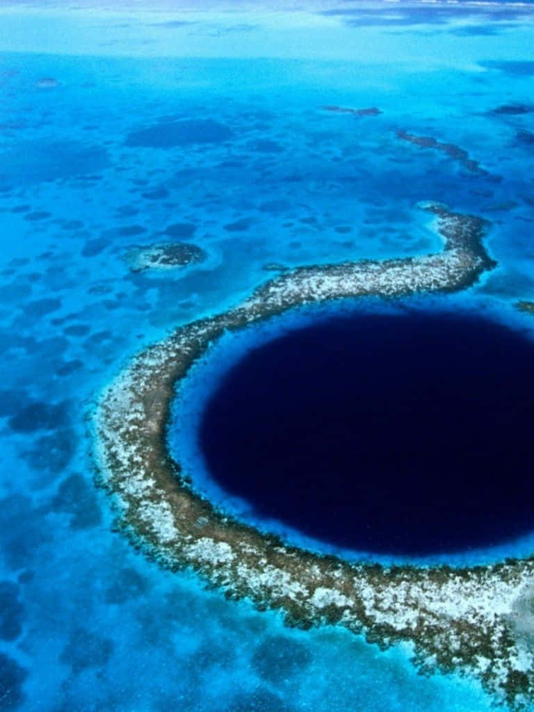 Great Blue Hole, circular blue hole, vibrant turquoise coral reef, SD Phone Wallpaper